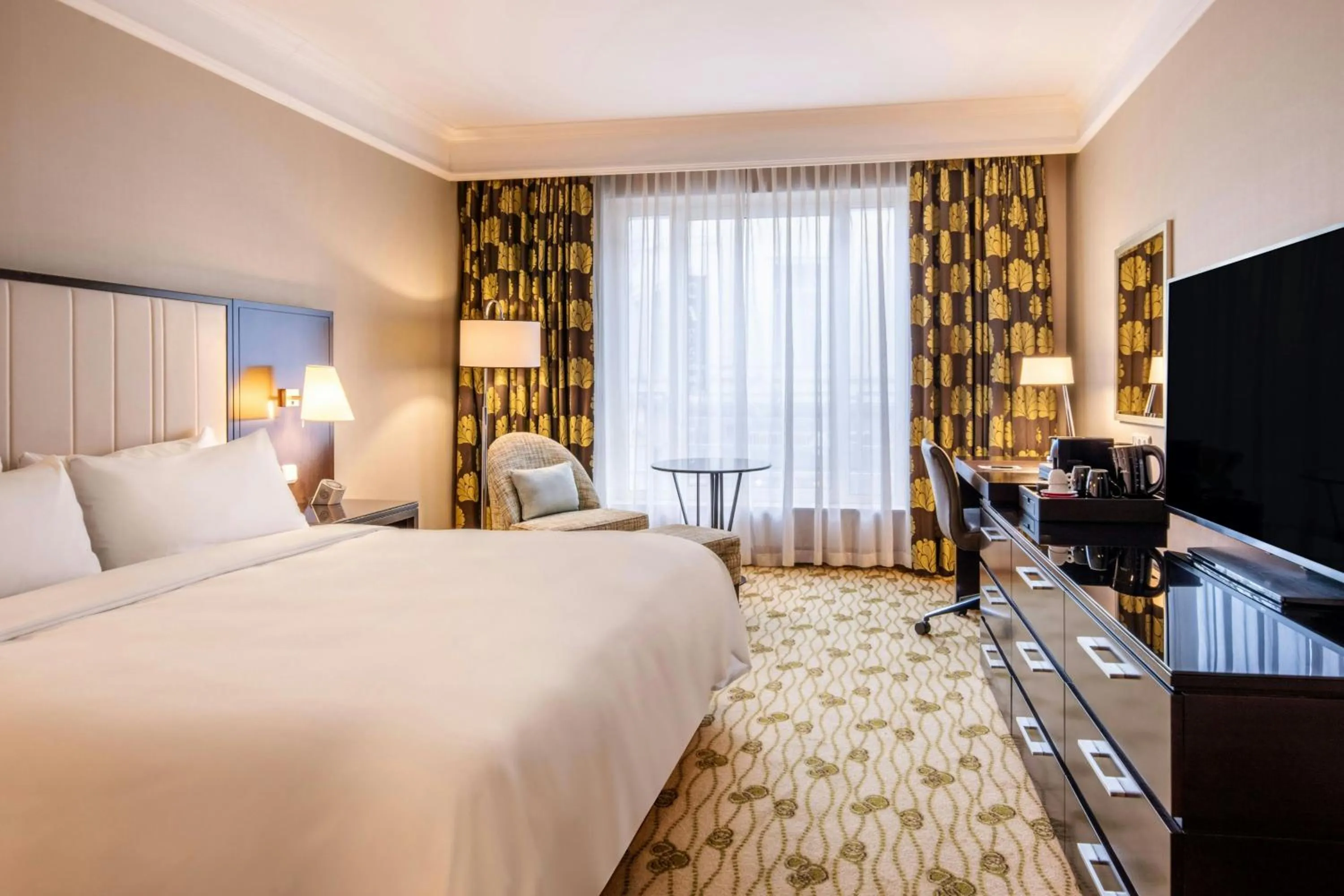 Photo of the whole room, Bed in Renaissance Brussels Hotel