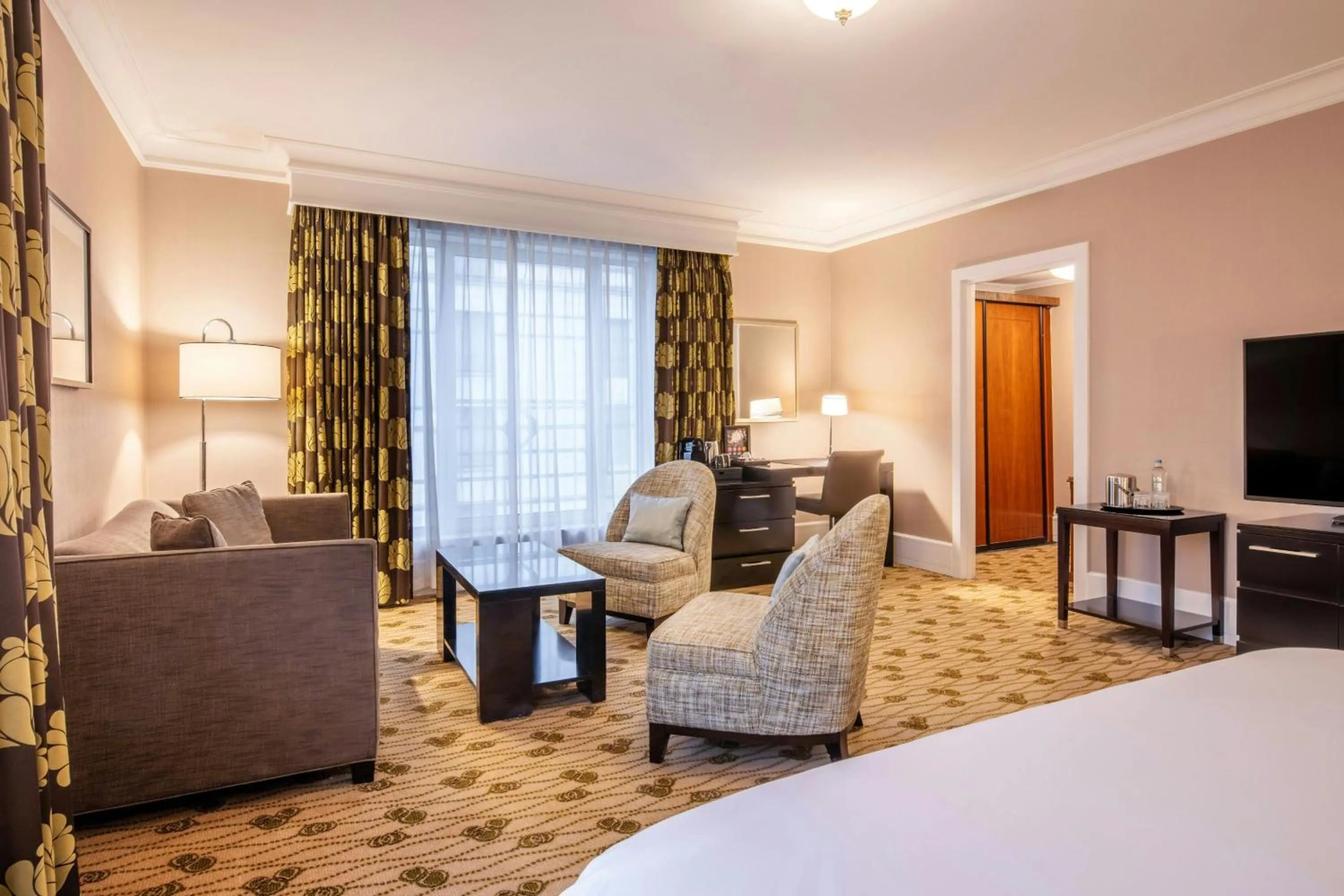 Living room, Bed in Renaissance Brussels Hotel