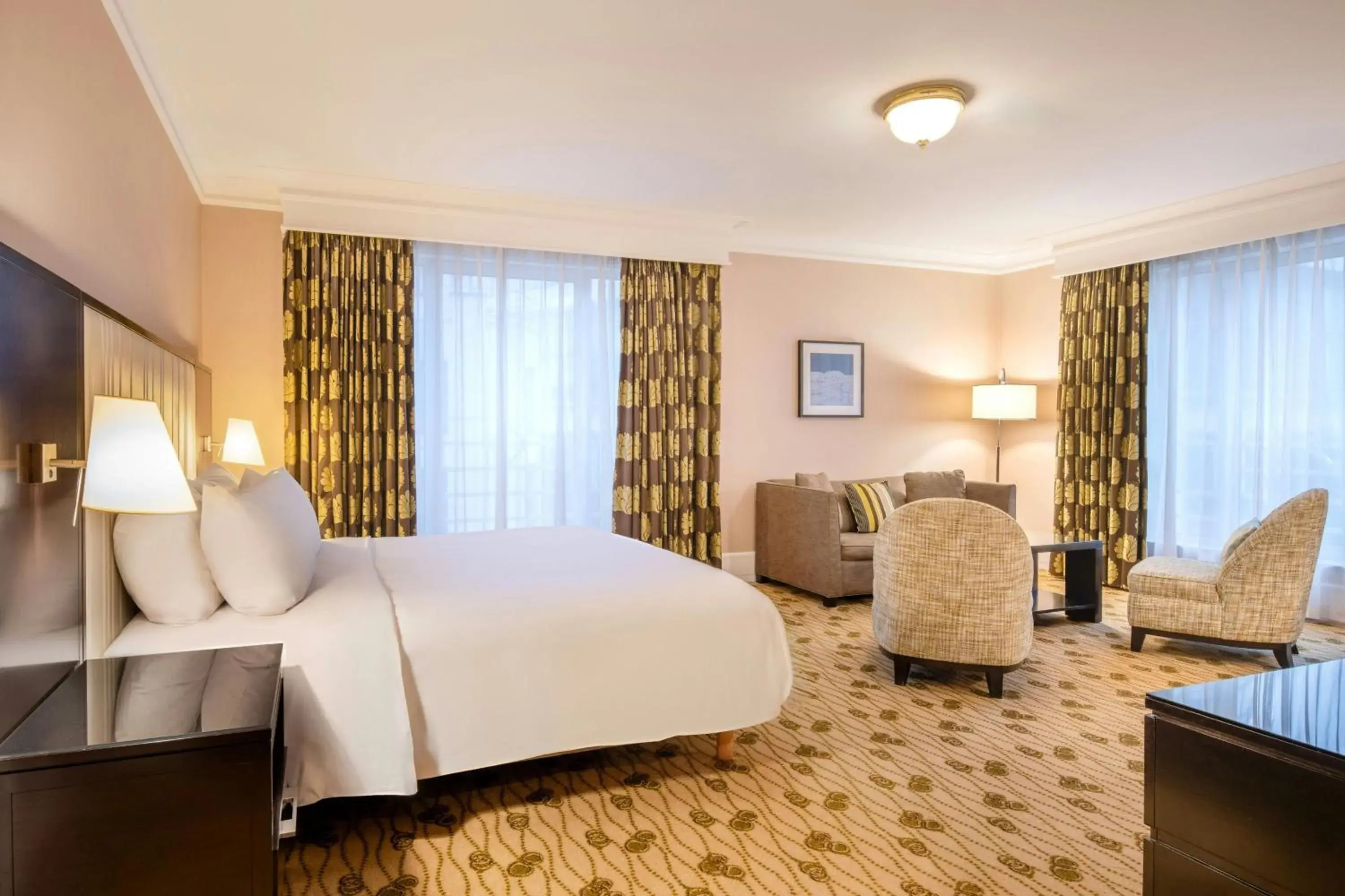 Junior Suite, Club Lounge Access in Renaissance Brussels Hotel Junior Suite, Club Lounge Access in Renaissance Brussels Hotel