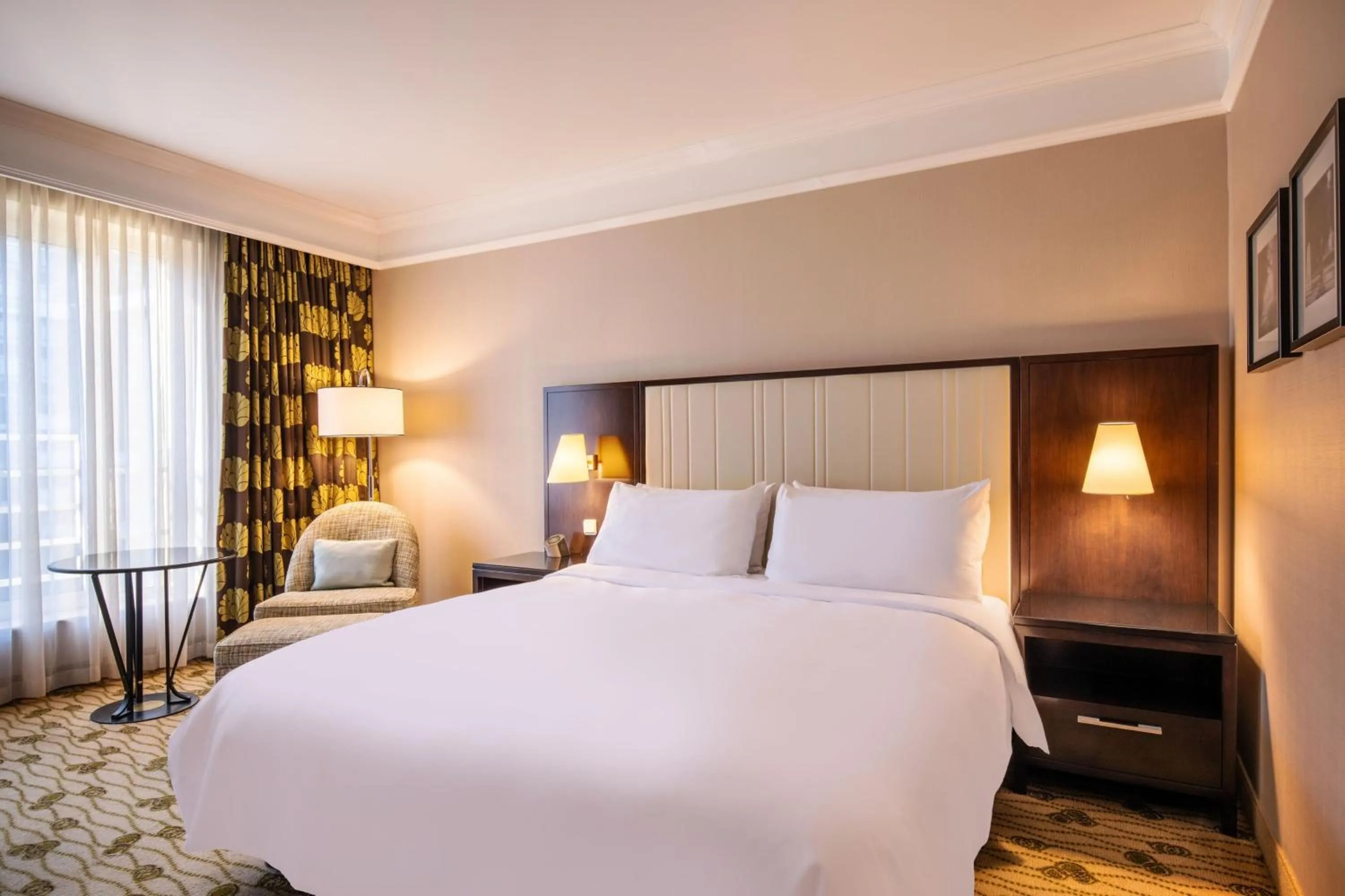 Club King Room in Renaissance Brussels Hotel