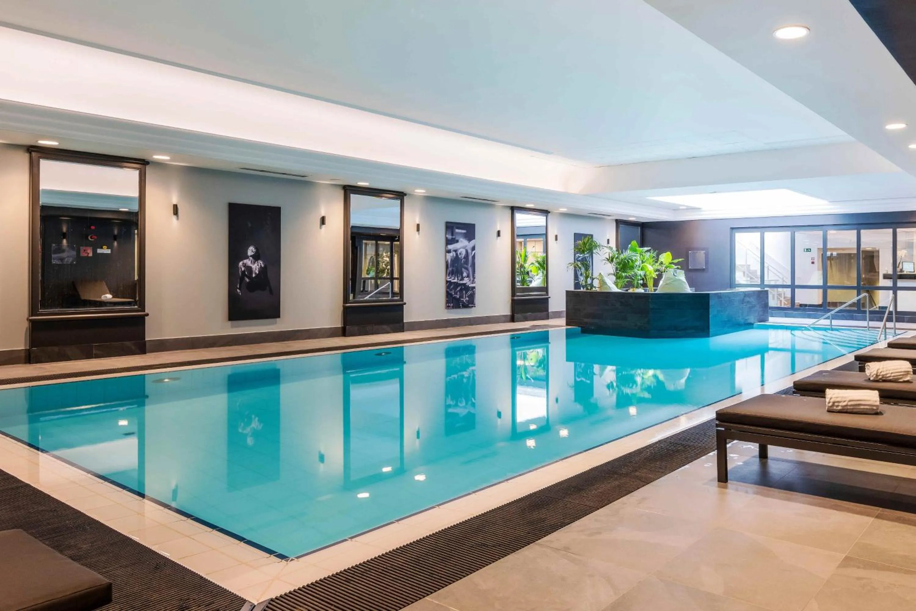 Swimming pool in Renaissance Brussels Hotel