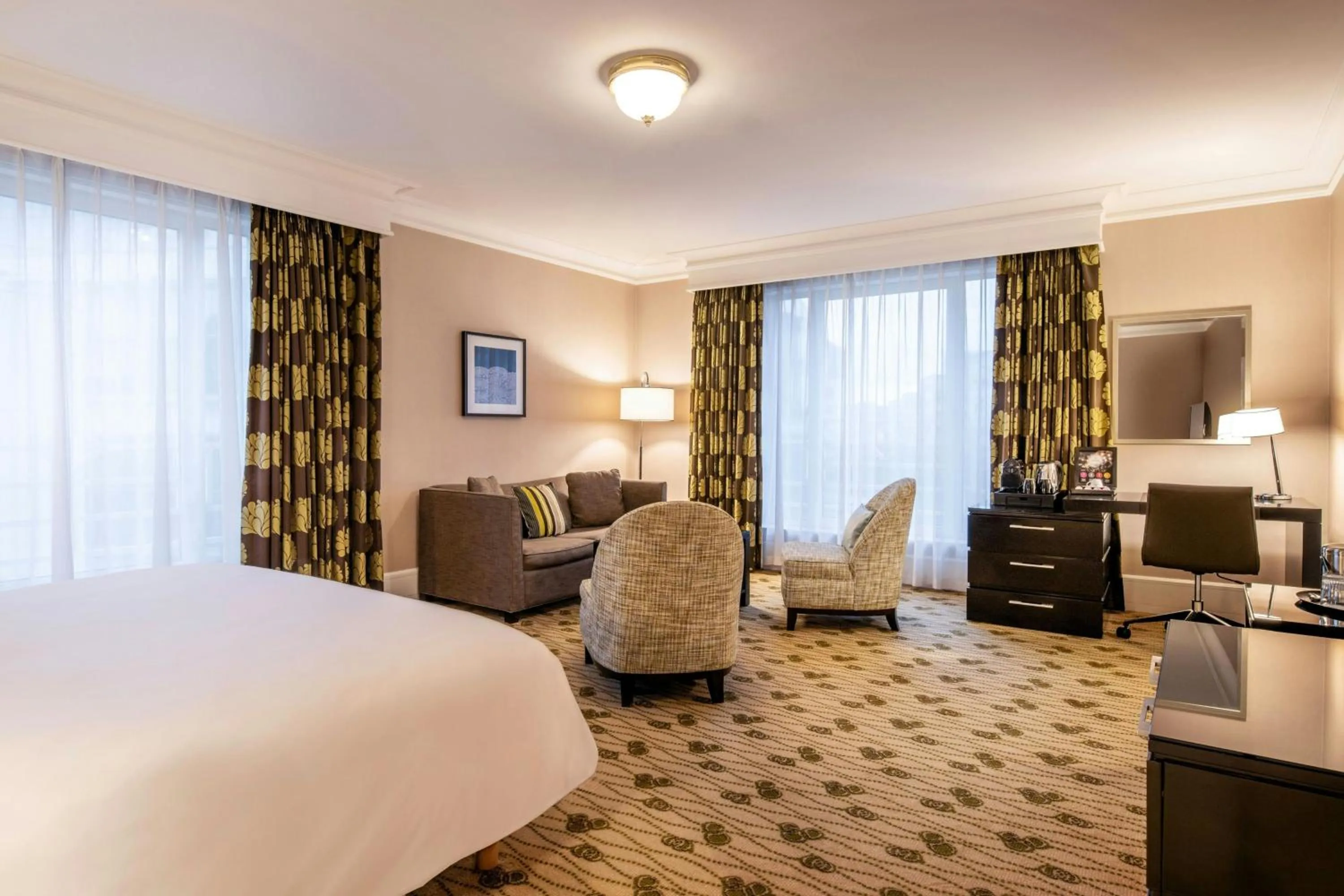 Living room, Bed in Renaissance Brussels Hotel