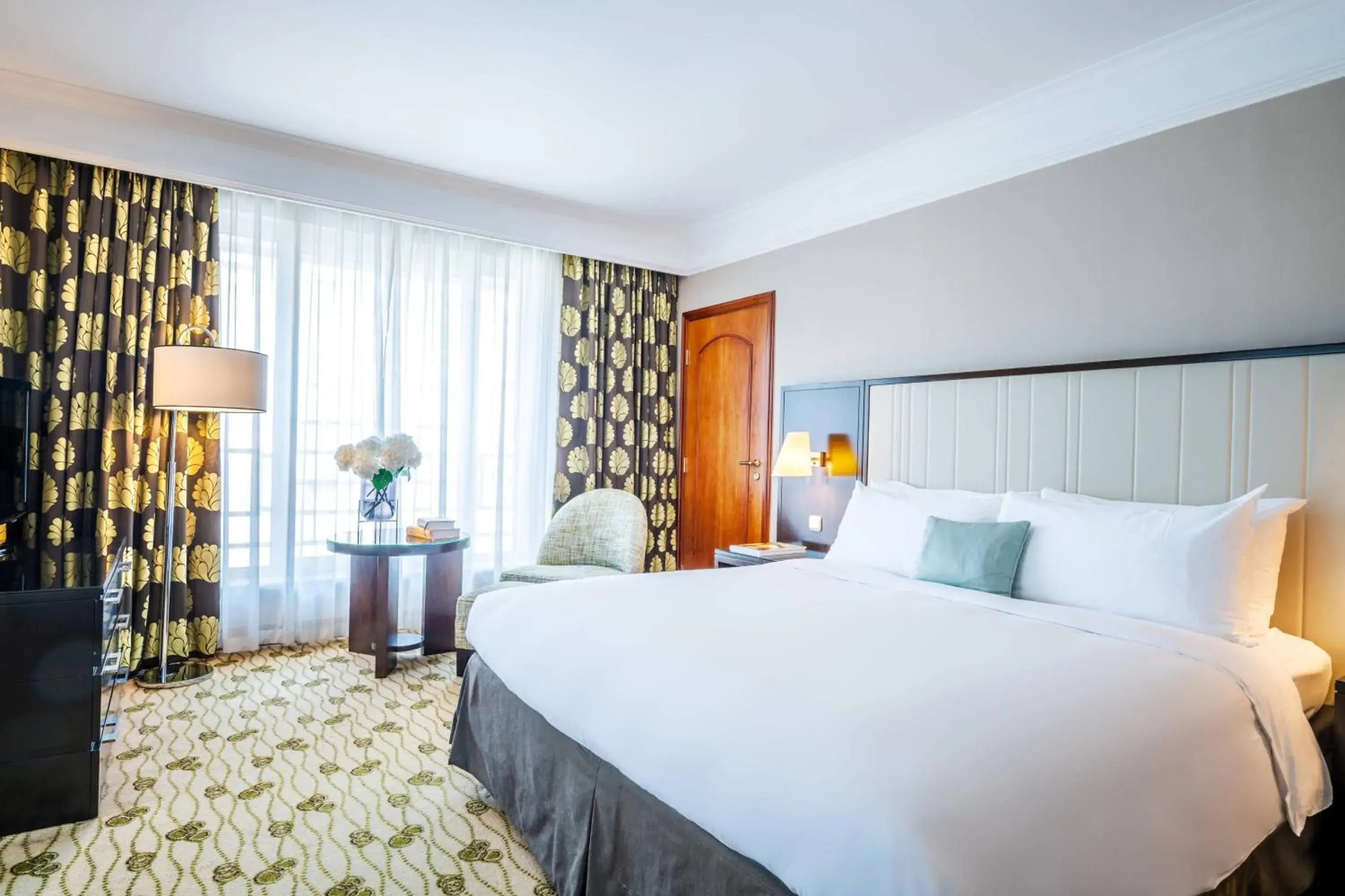 Deluxe King Room in Renaissance Brussels Hotel Deluxe King Room in Renaissance Brussels Hotel