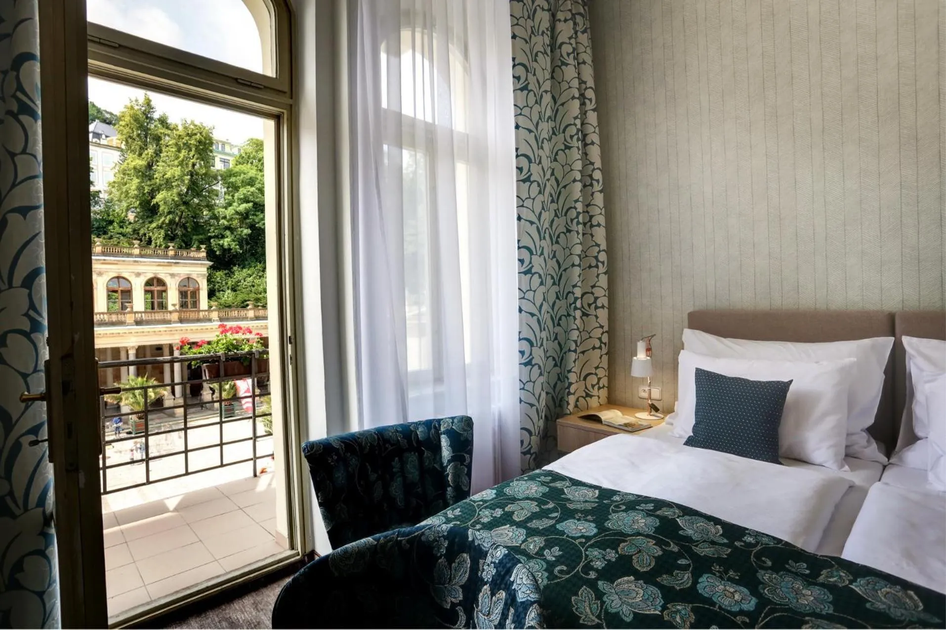 View (from property/room), Bed in ASTORIA Hotel & Medical Spa