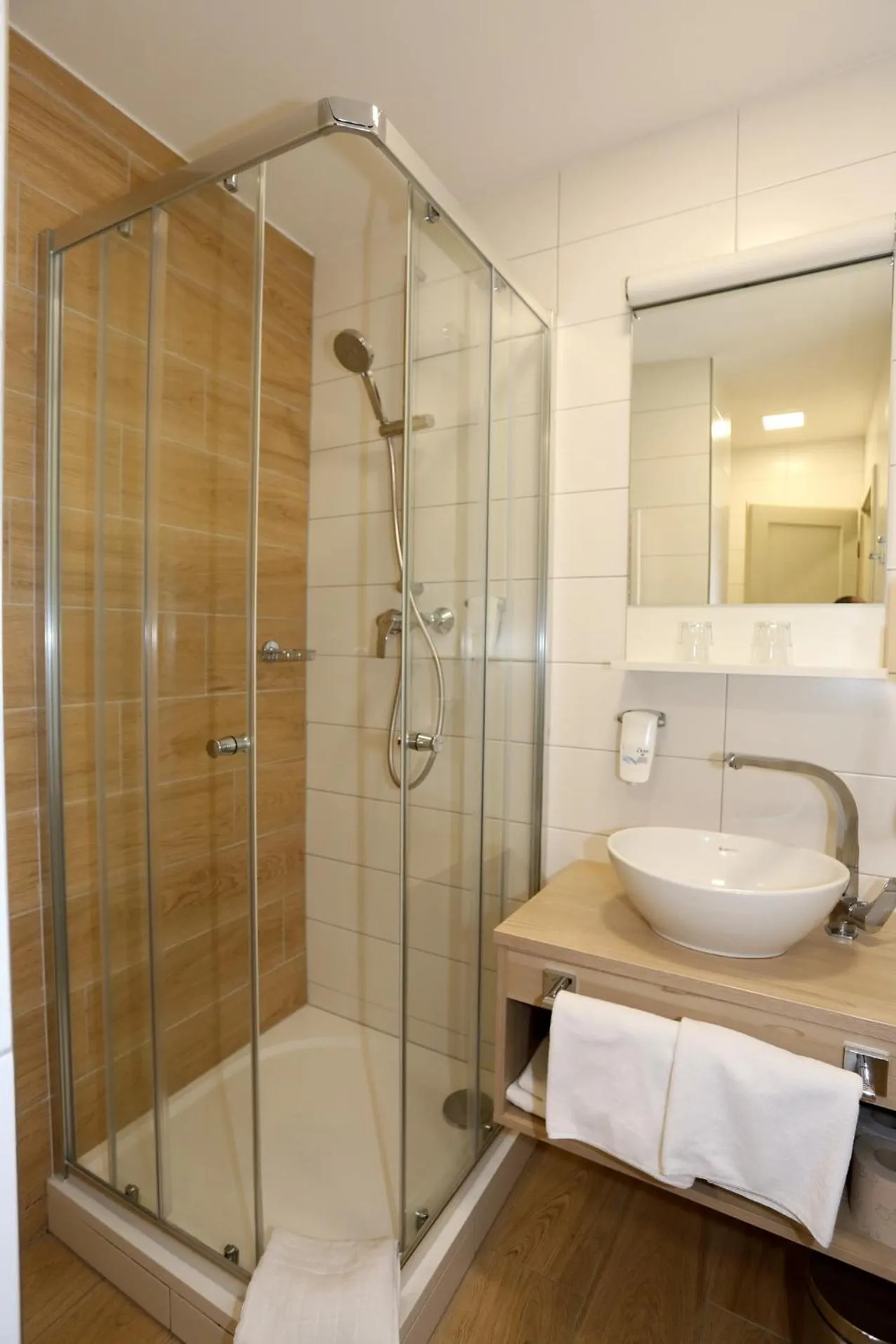 Shower in ASTORIA Hotel & Medical Spa