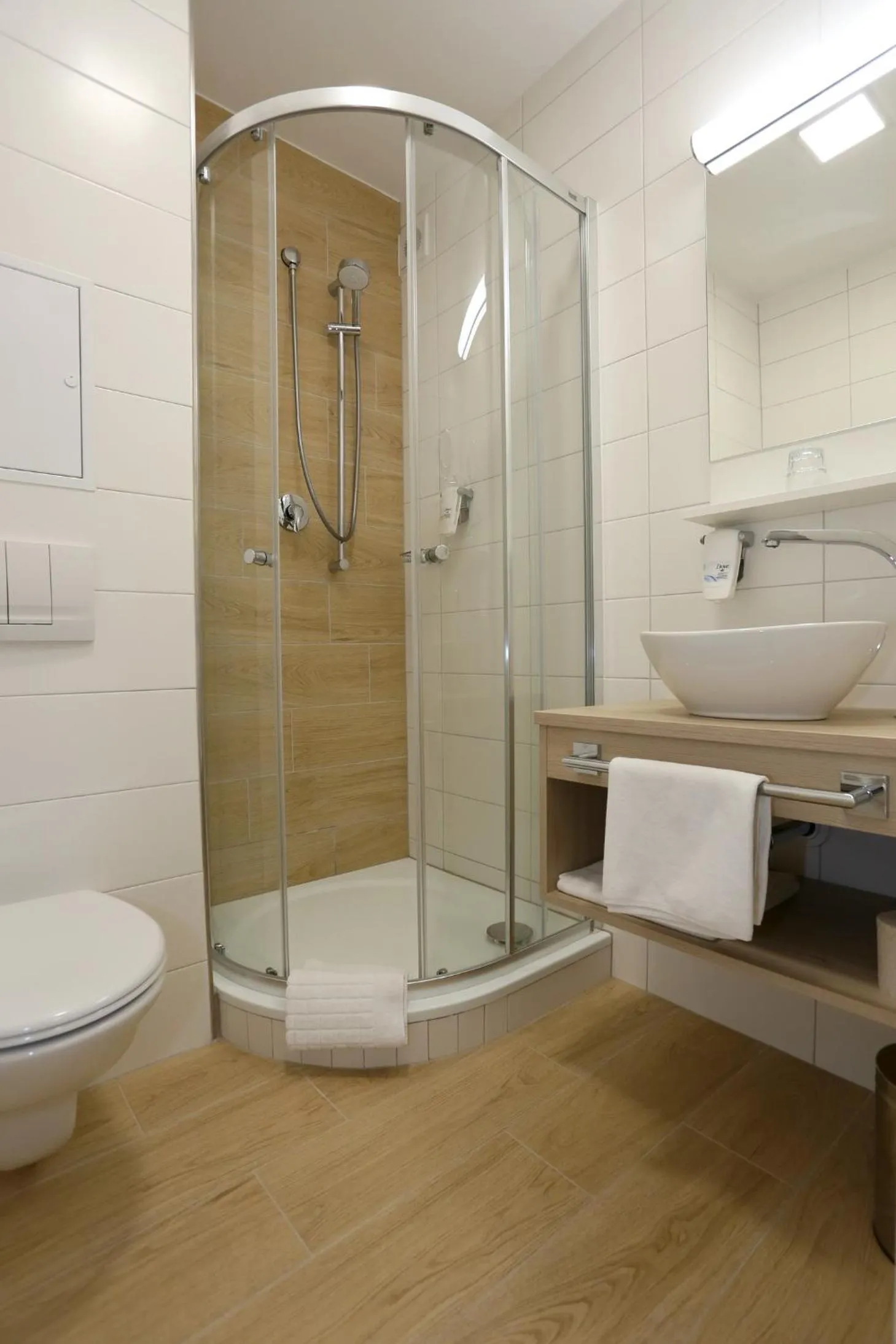 Shower in ASTORIA Hotel & Medical Spa