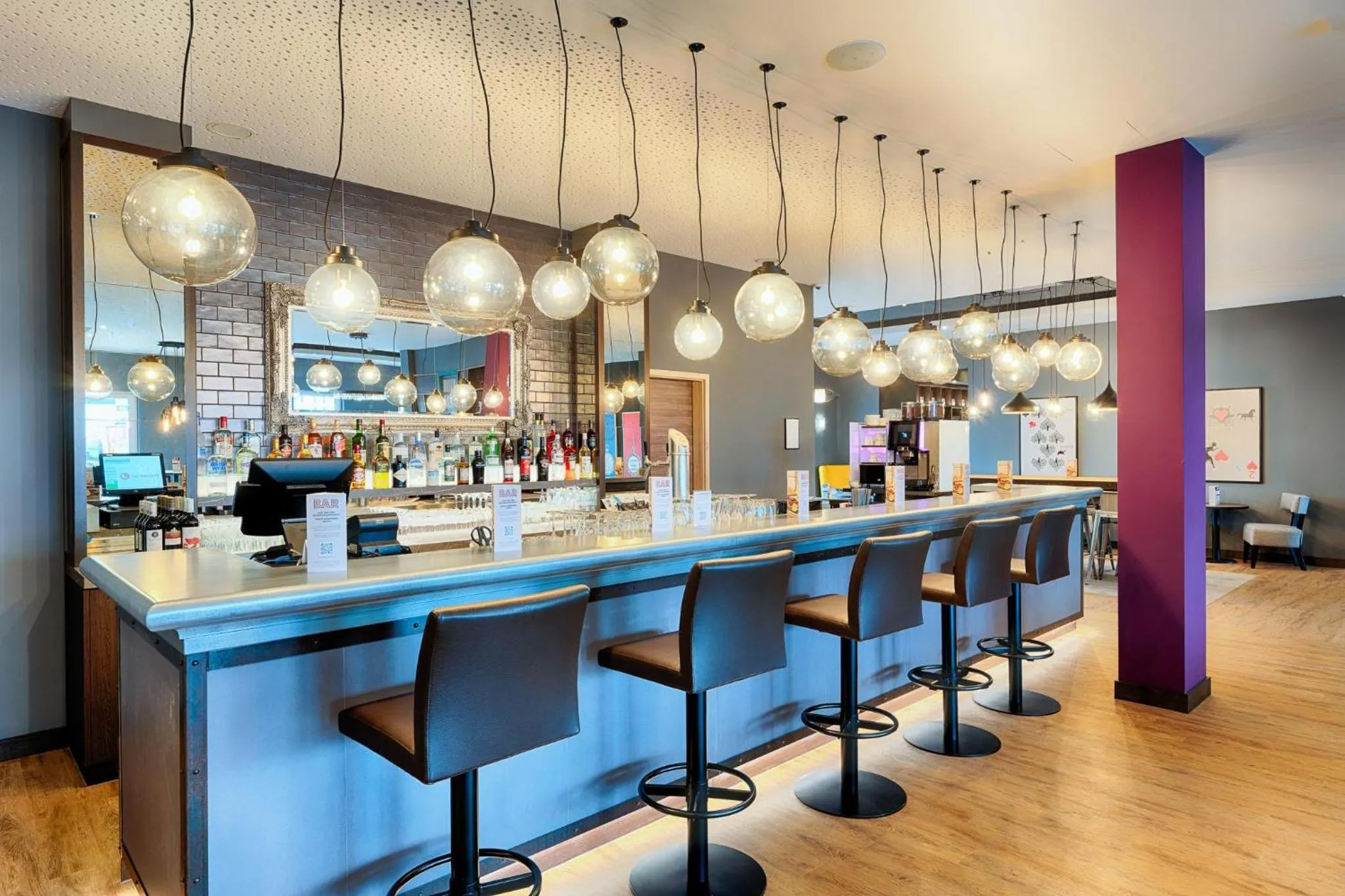 Lounge or bar in Premier Inn Lindau