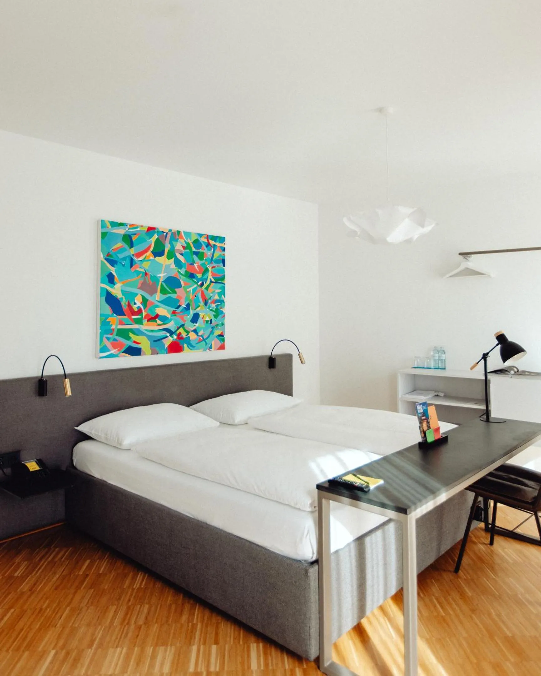 Photo of the whole room, Bed in Lendhotel