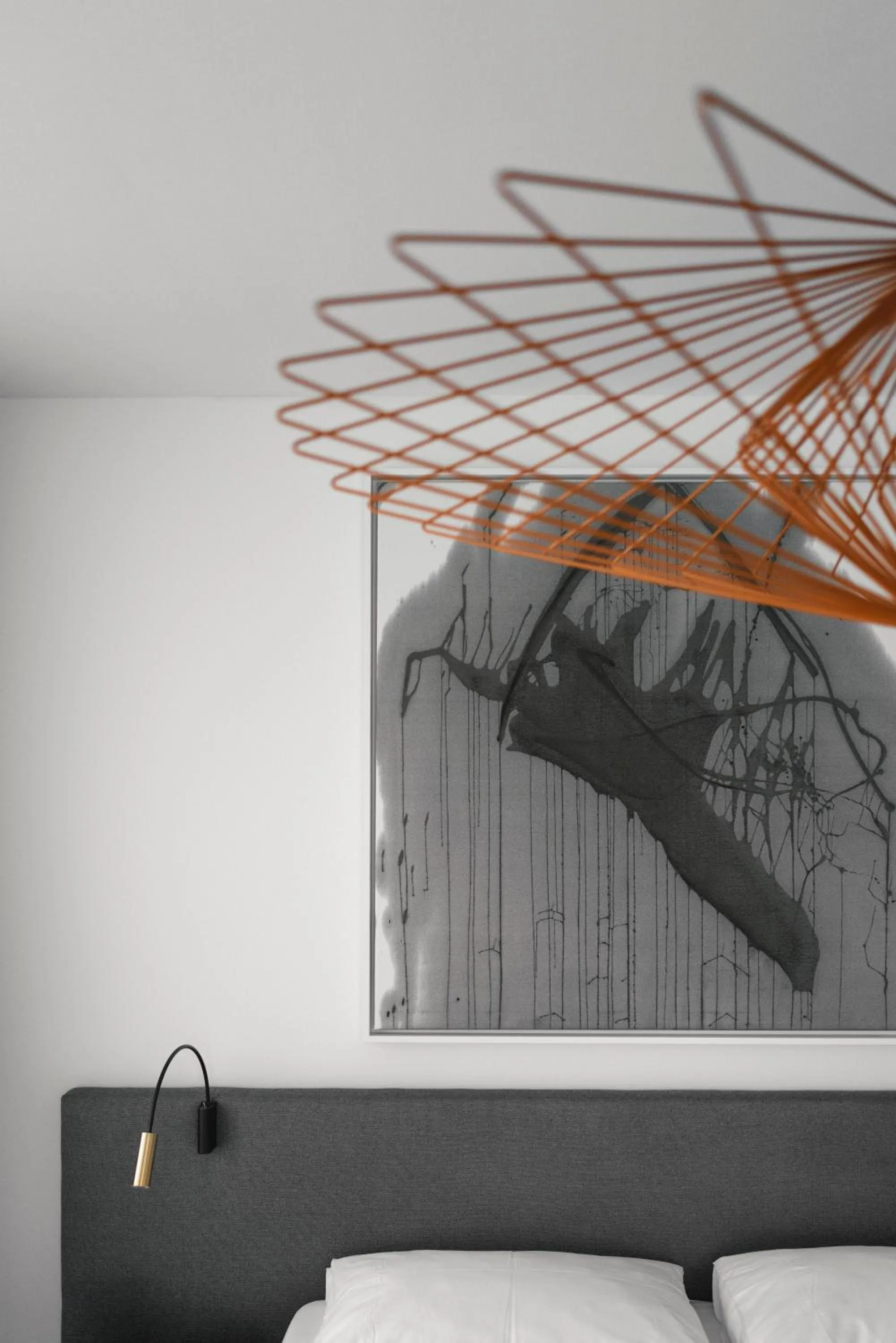 Text overlay, Bed in Lendhotel