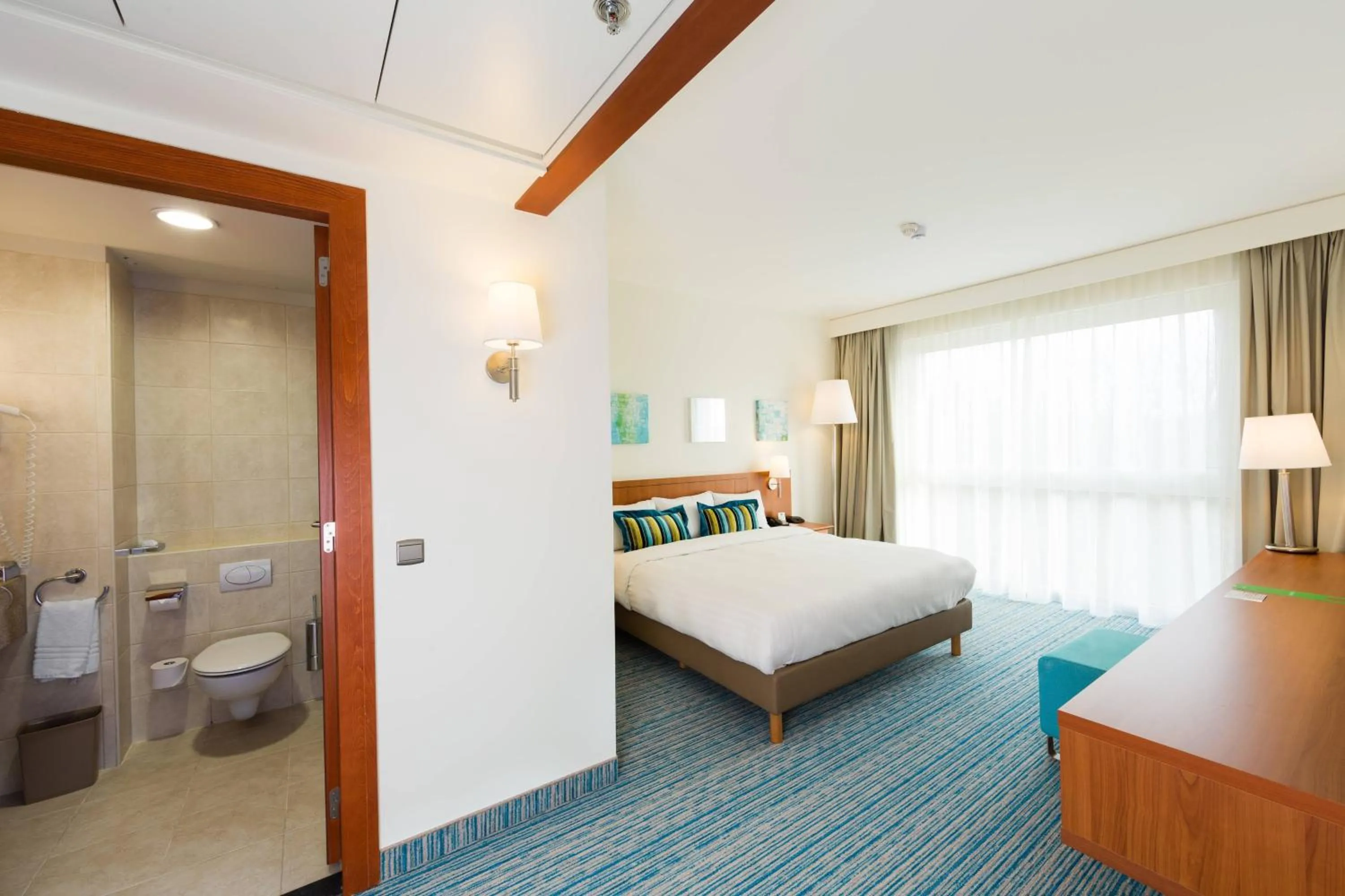 Photo of the whole room, Bed in Courtyard By Marriott Brussels