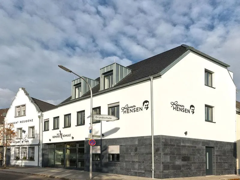 Facade/entrance in Hensens Residenz
