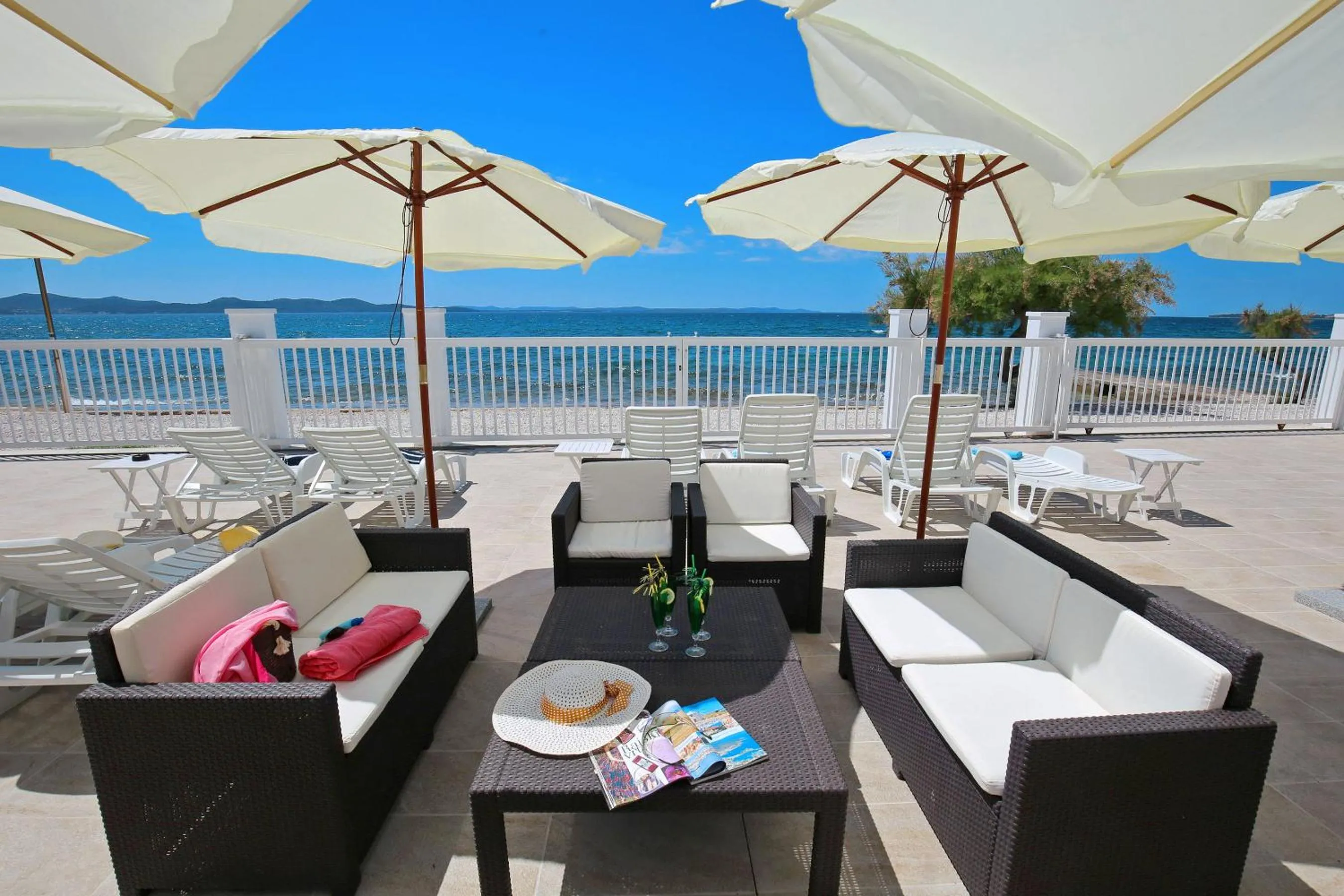 Food and drinks in Villa Triana-Adults Only