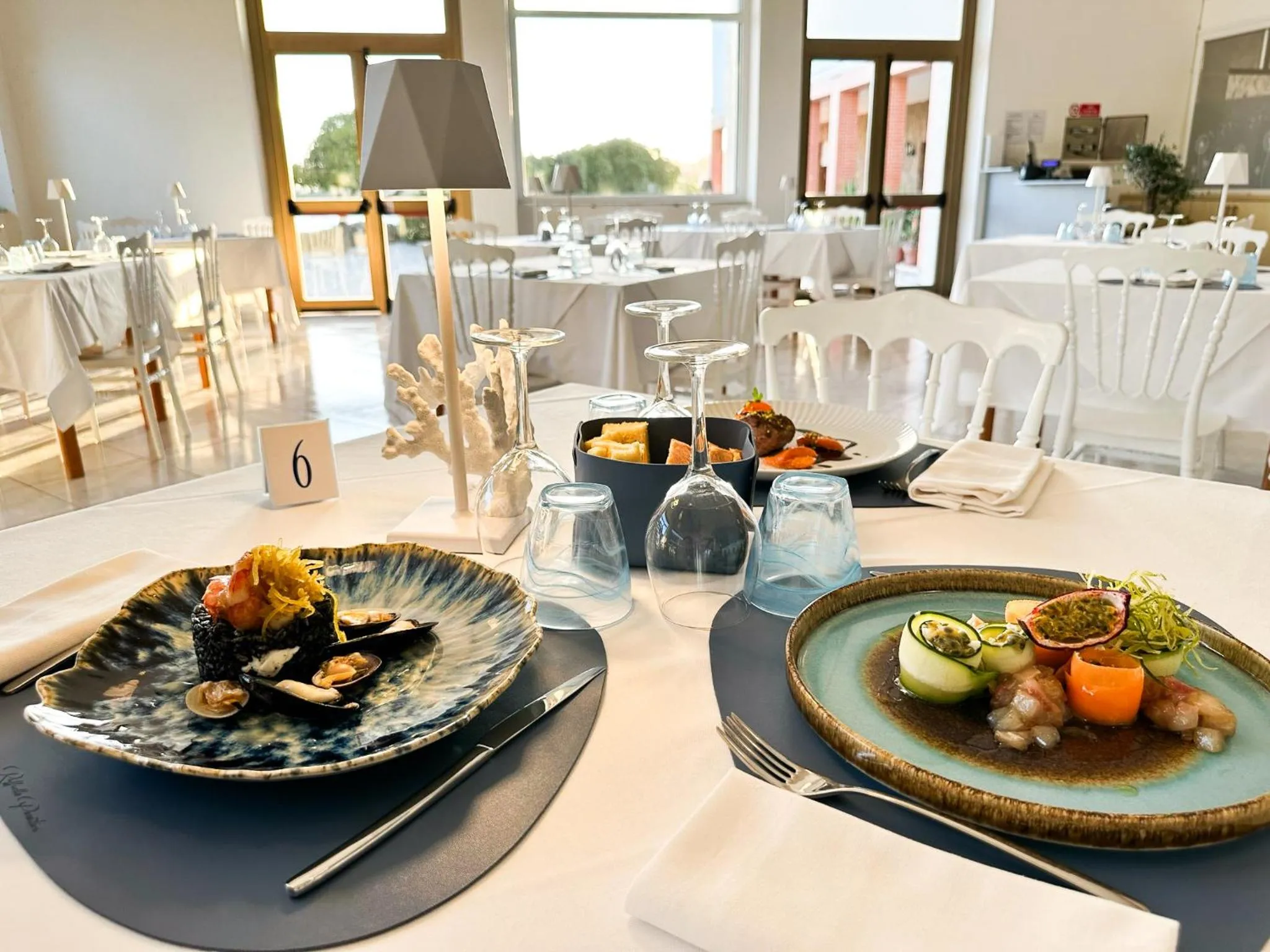 Restaurant/places to eat in Villa MG Hotel