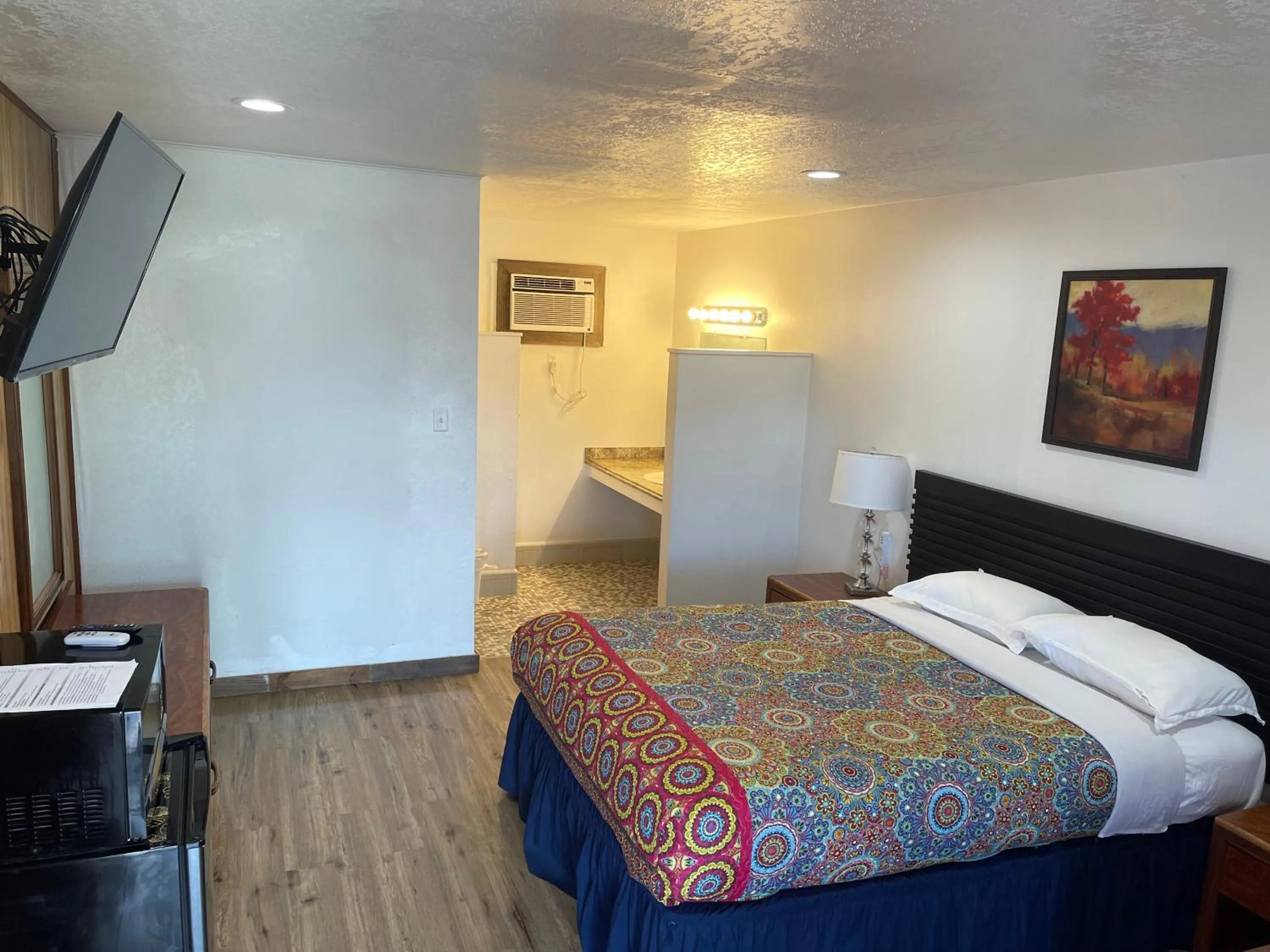 Photo of the whole room, Bed in Gulfway Motel and Restaurant