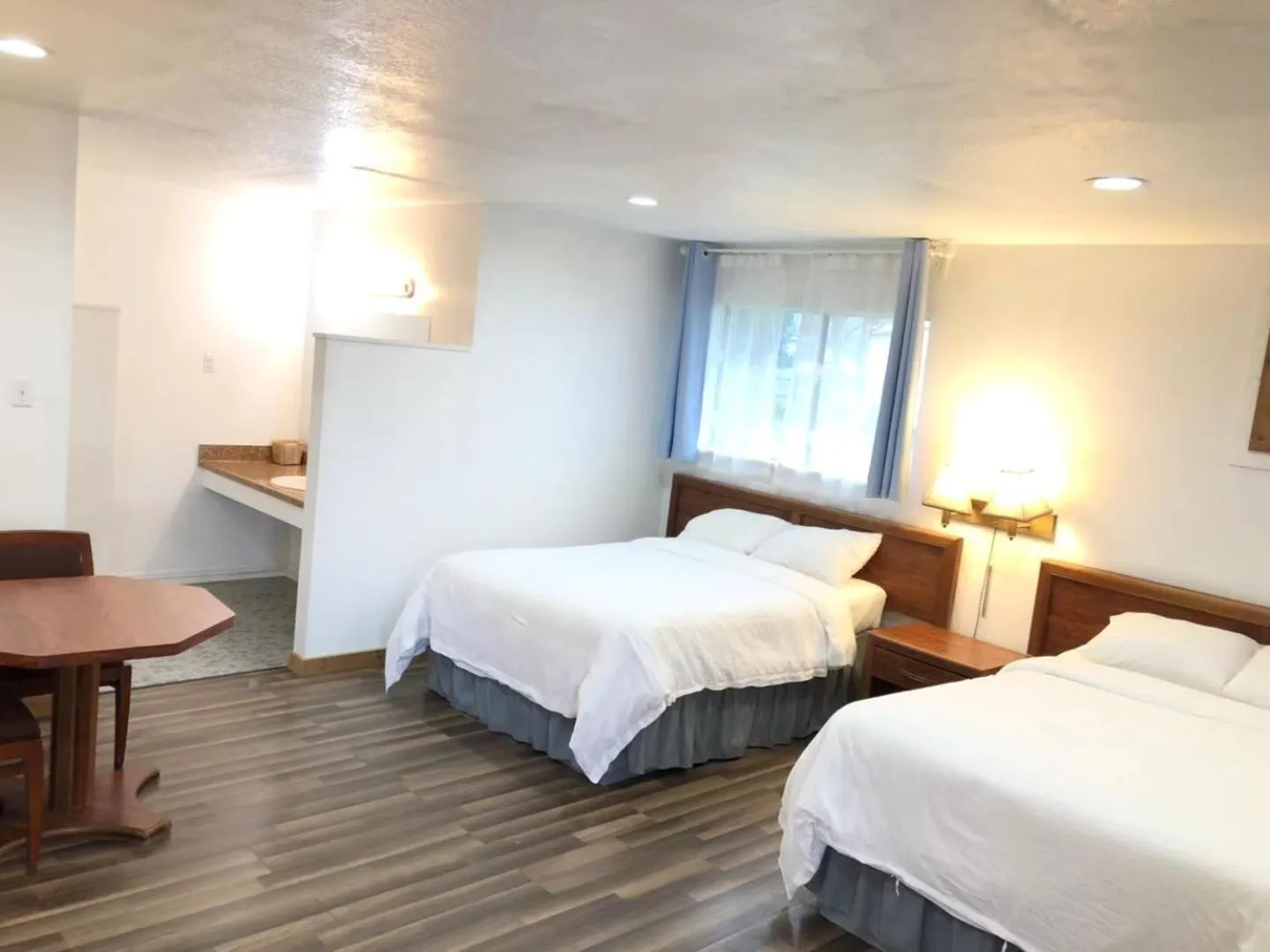 Bed in Gulfway Motel and Restaurant