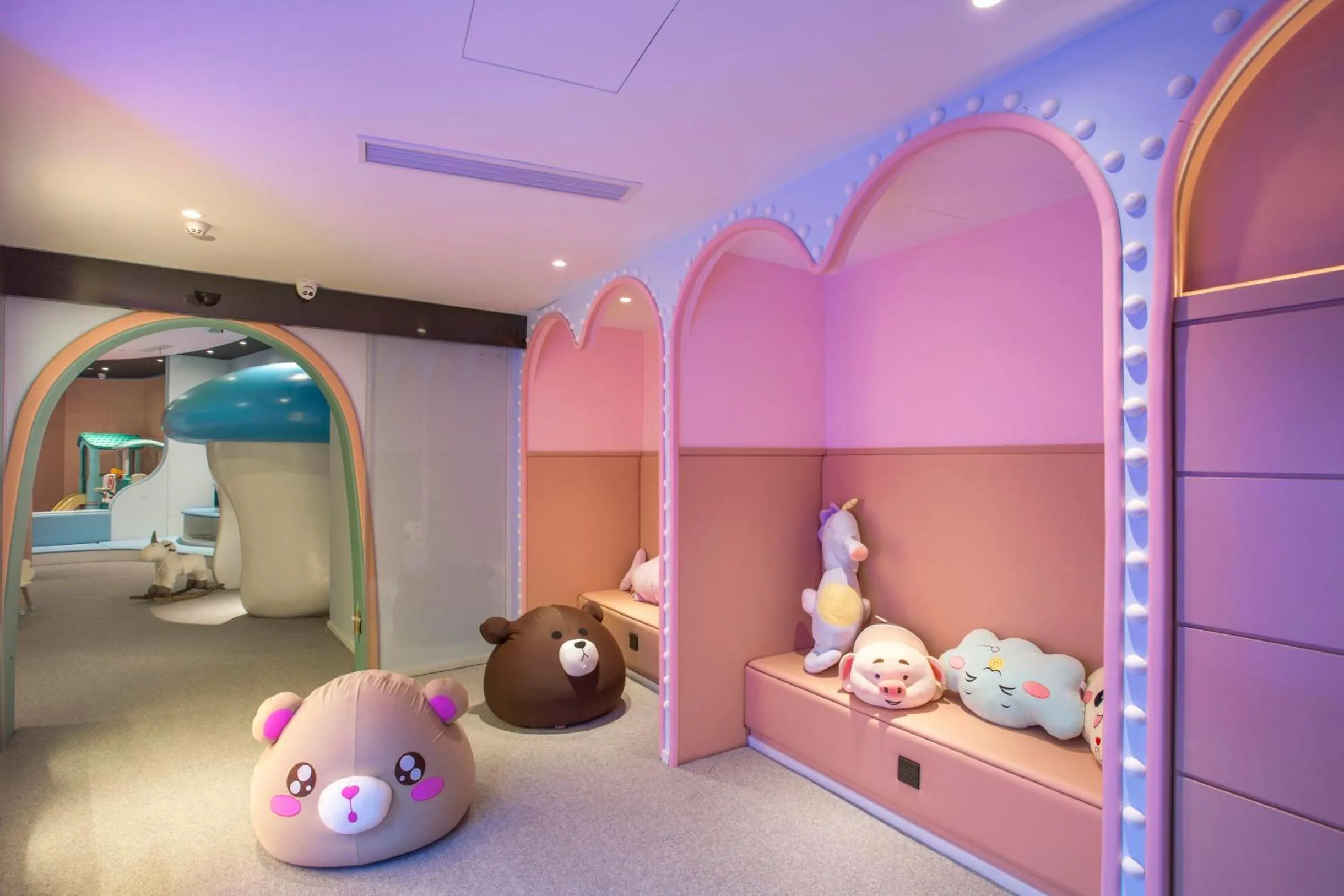 Bed in Ningbo Tianyi Square Atour Hotel