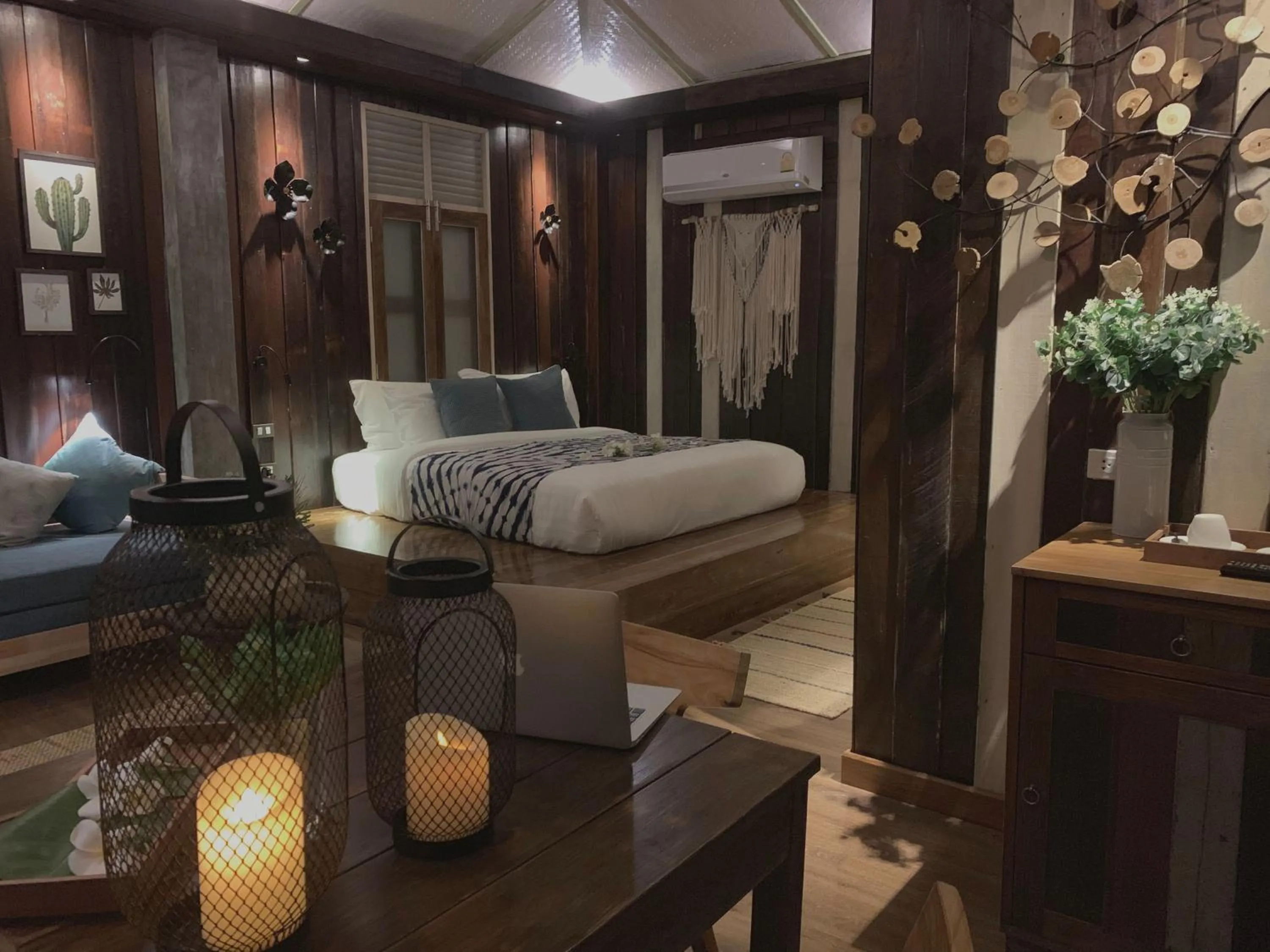 Night, Bed in Sand in My Shoes Beach Loft