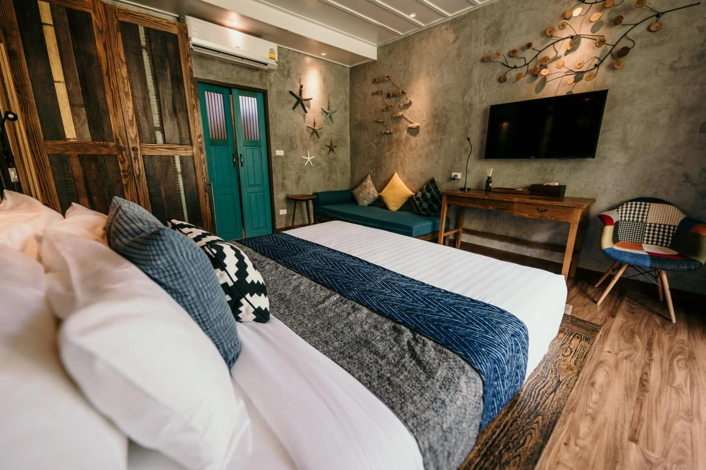 Decorative detail, Bed in Sand in My Shoes Beach Loft