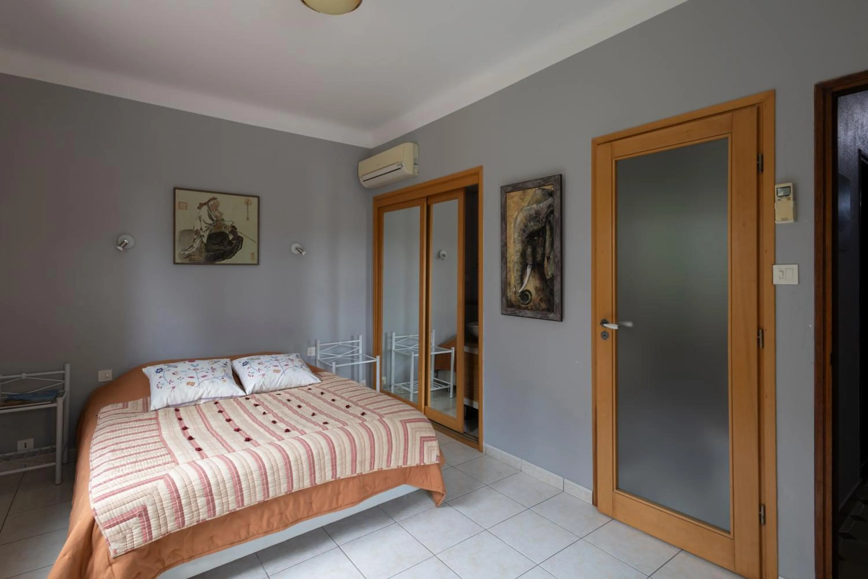 Bed in Villa Violette