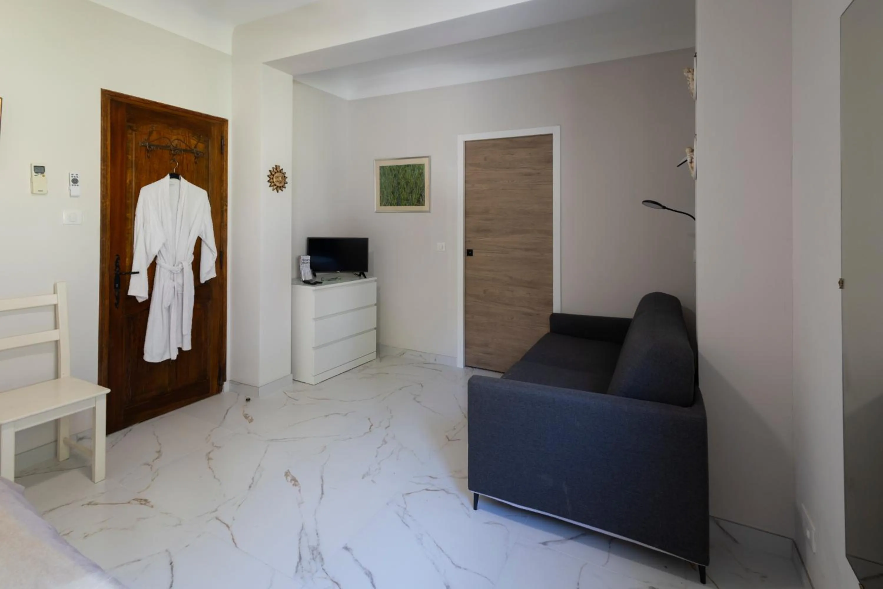 Photo of the whole room in Villa Violette