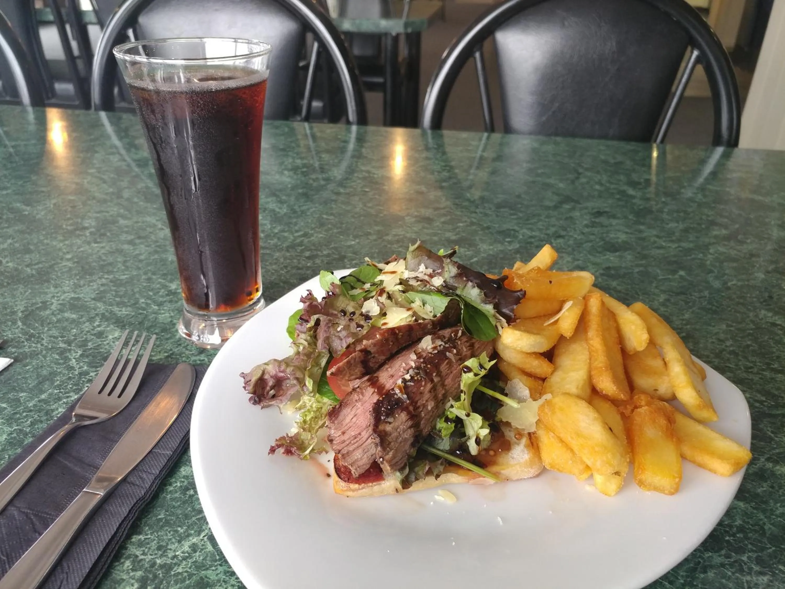 Lunch in Pineacres Motel and Park