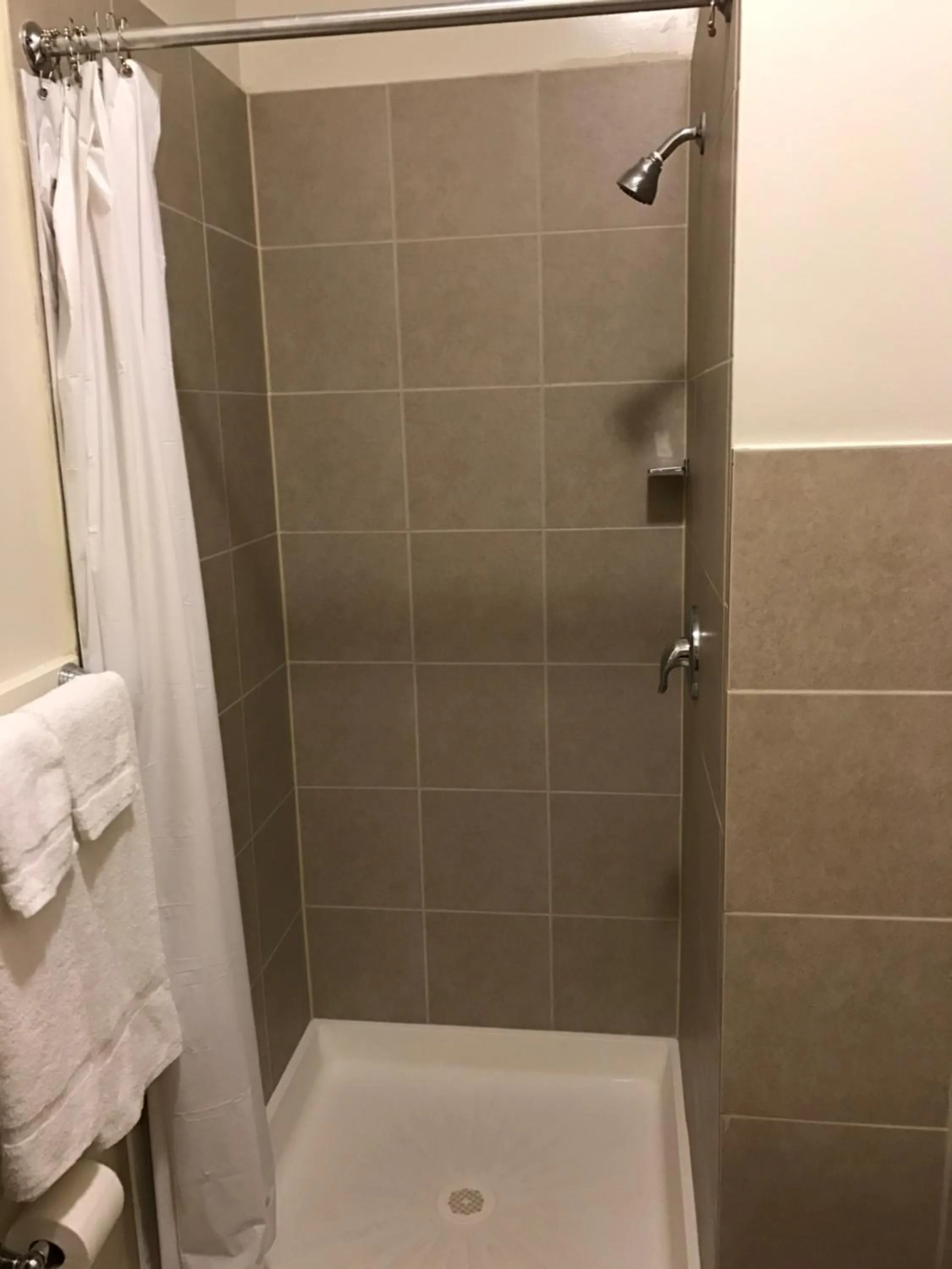 Bathroom in Waterbury Big Apple Motel