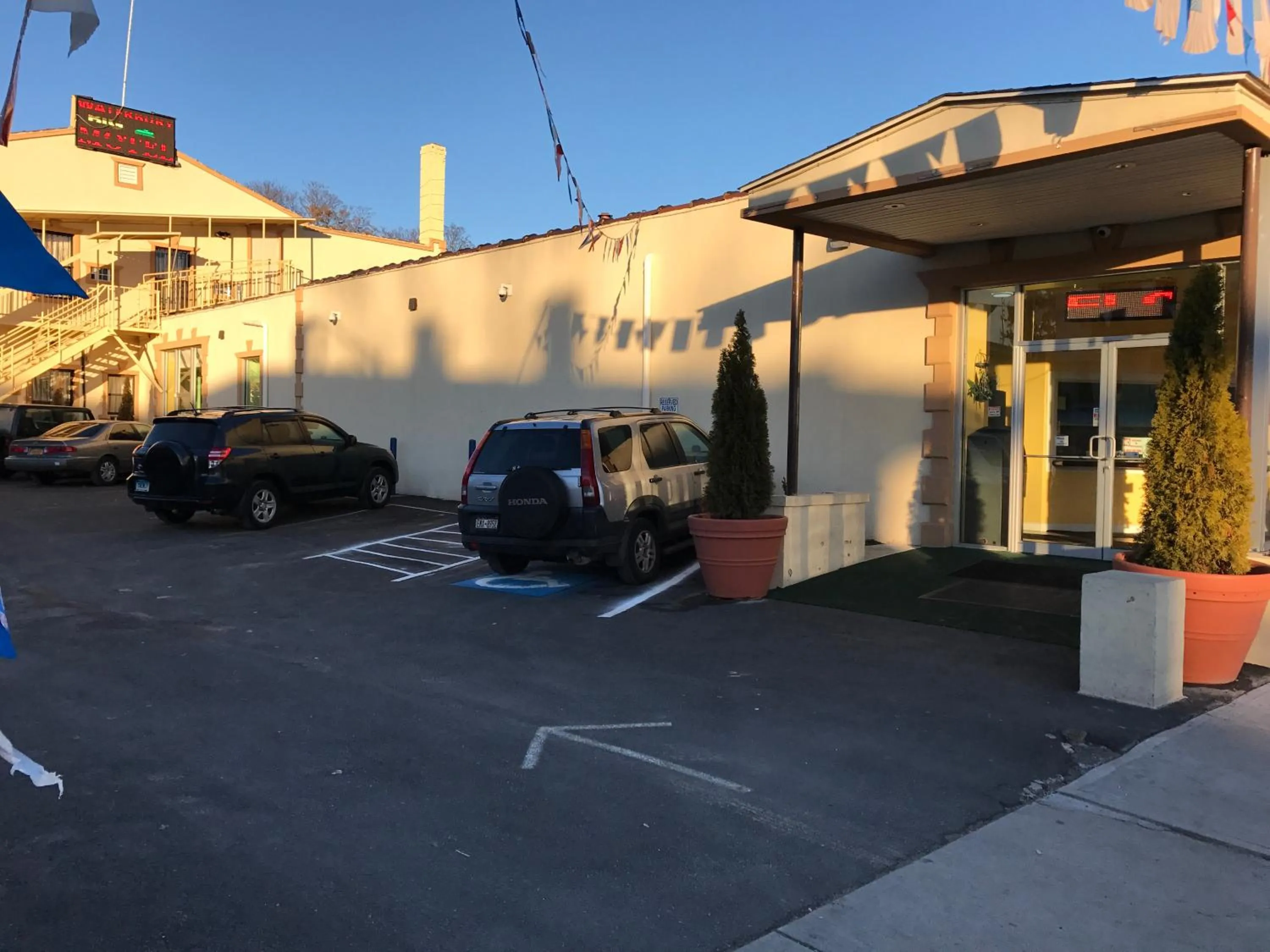 Property building in Waterbury Big Apple Motel