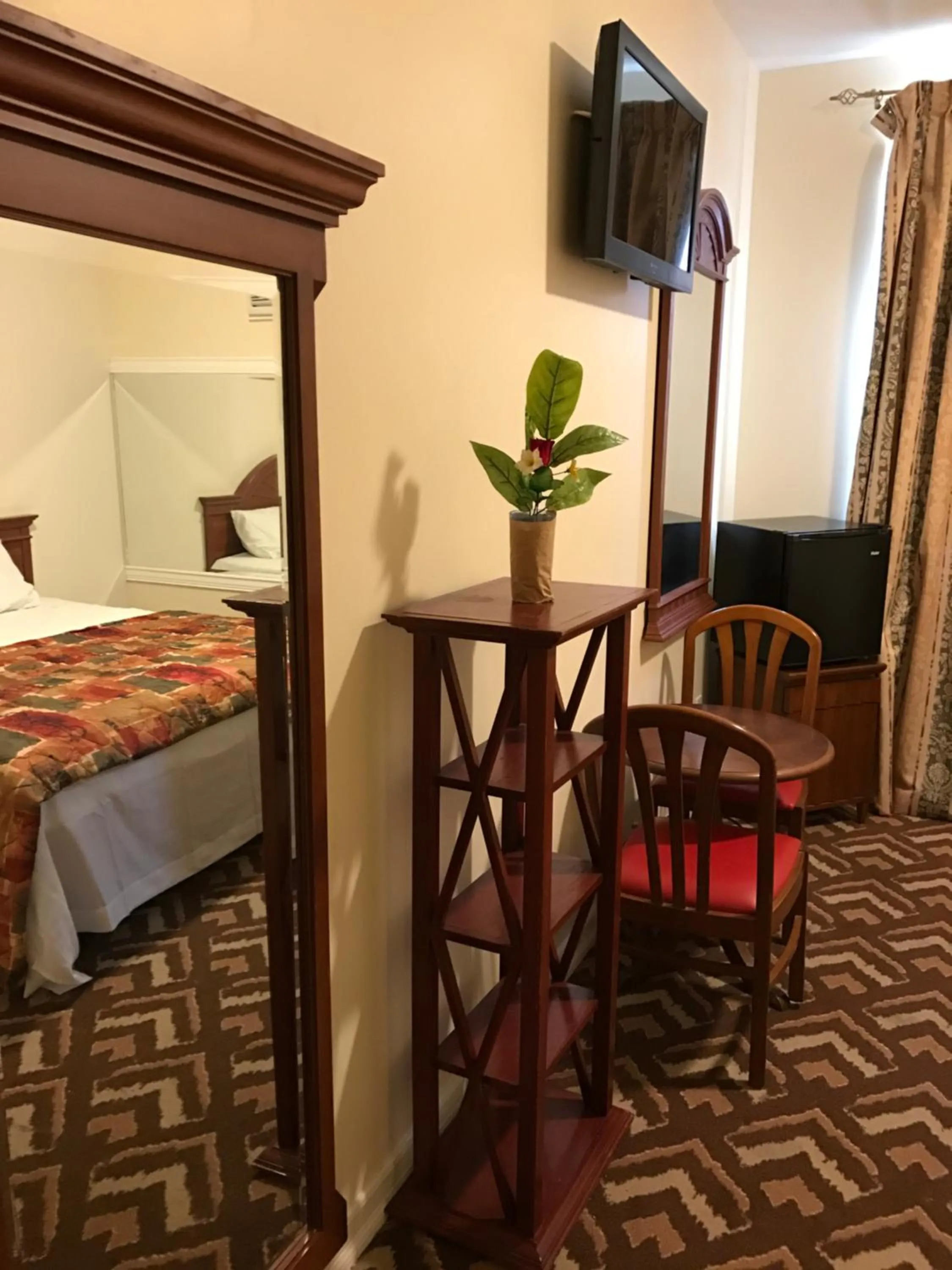 Bedroom, Bed in Waterbury Big Apple Motel