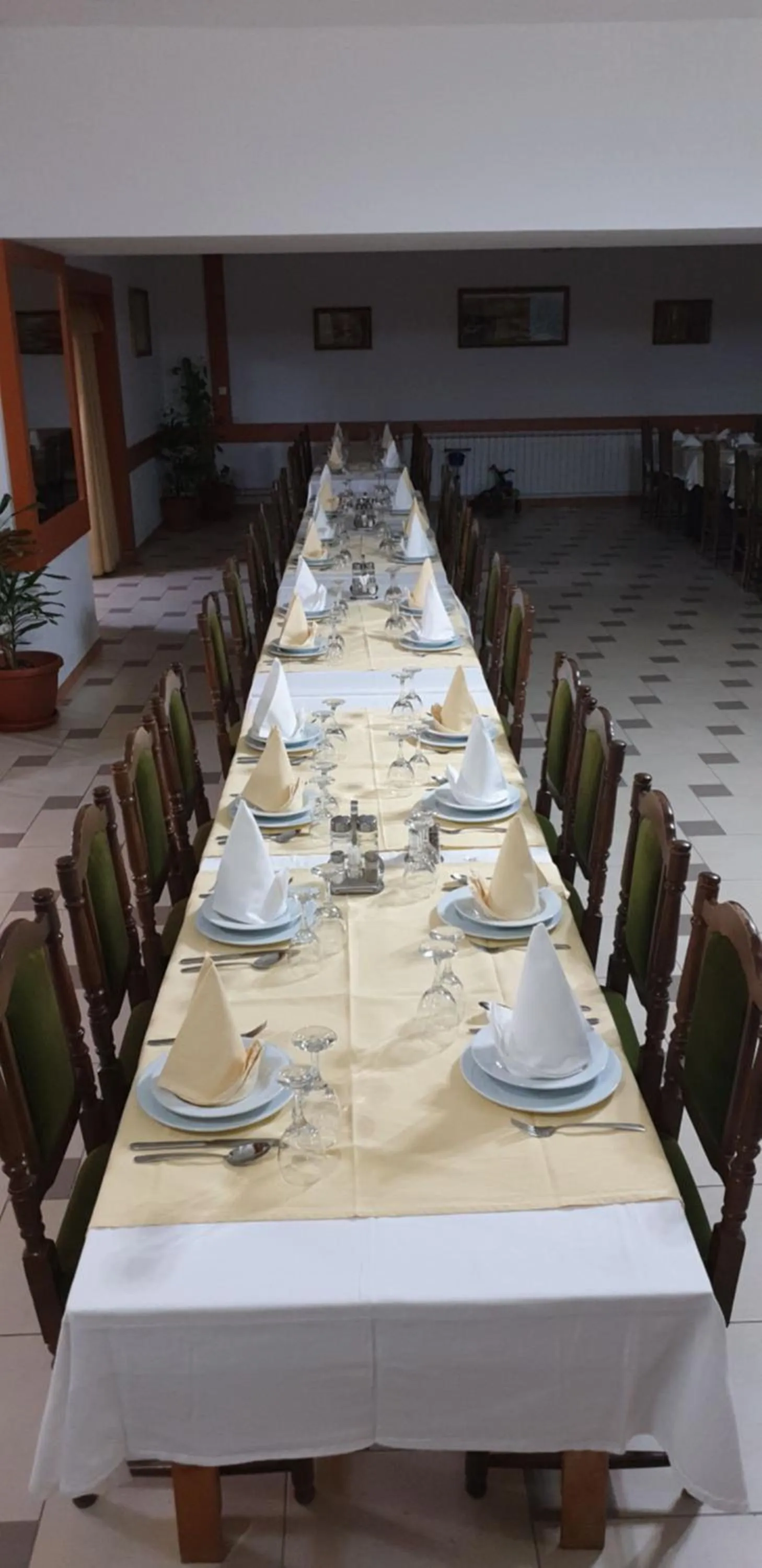 Restaurant/places to eat in Hotel Mirni Kutak