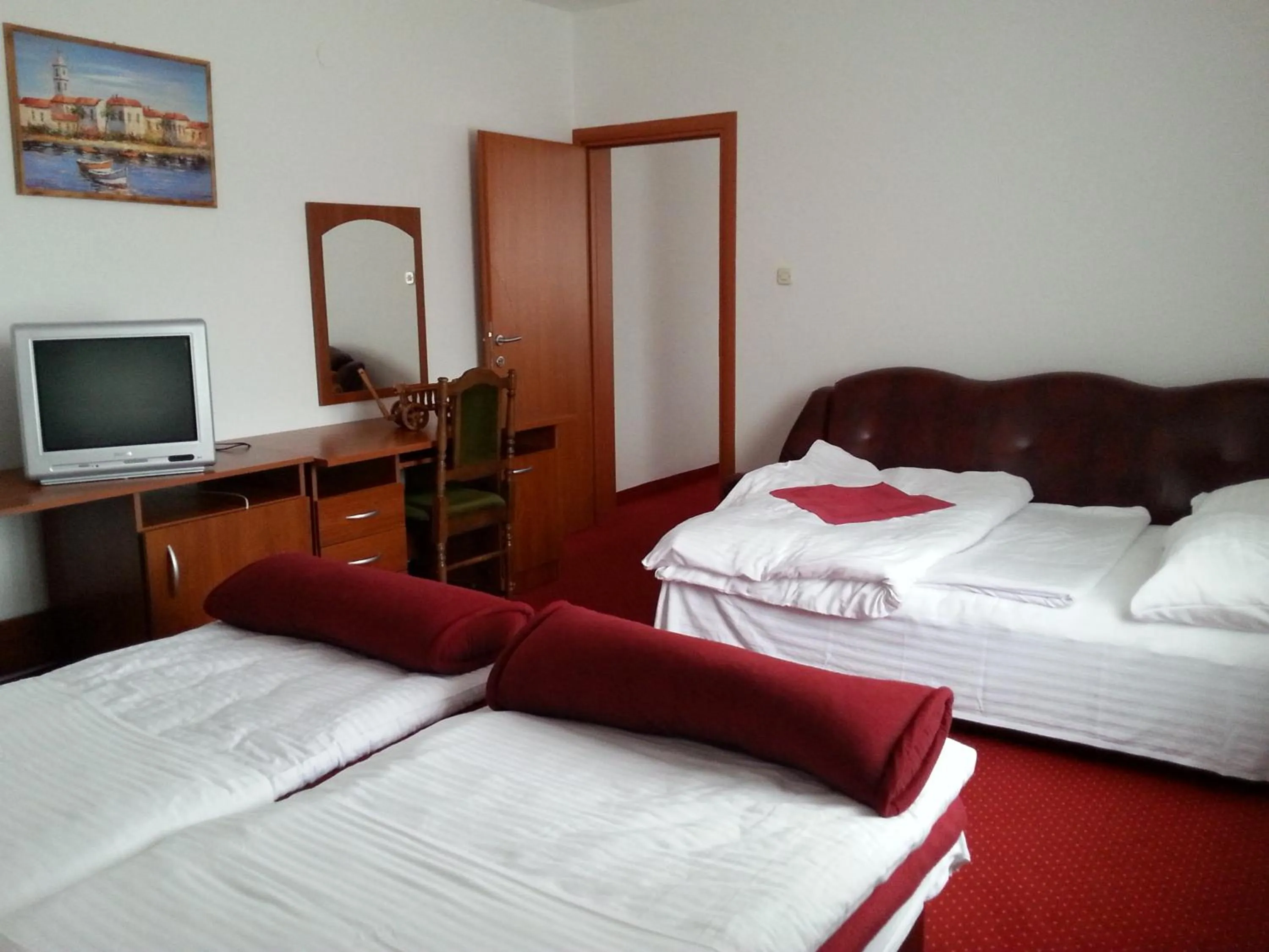 Bedroom, Bed in Hotel Mirni Kutak