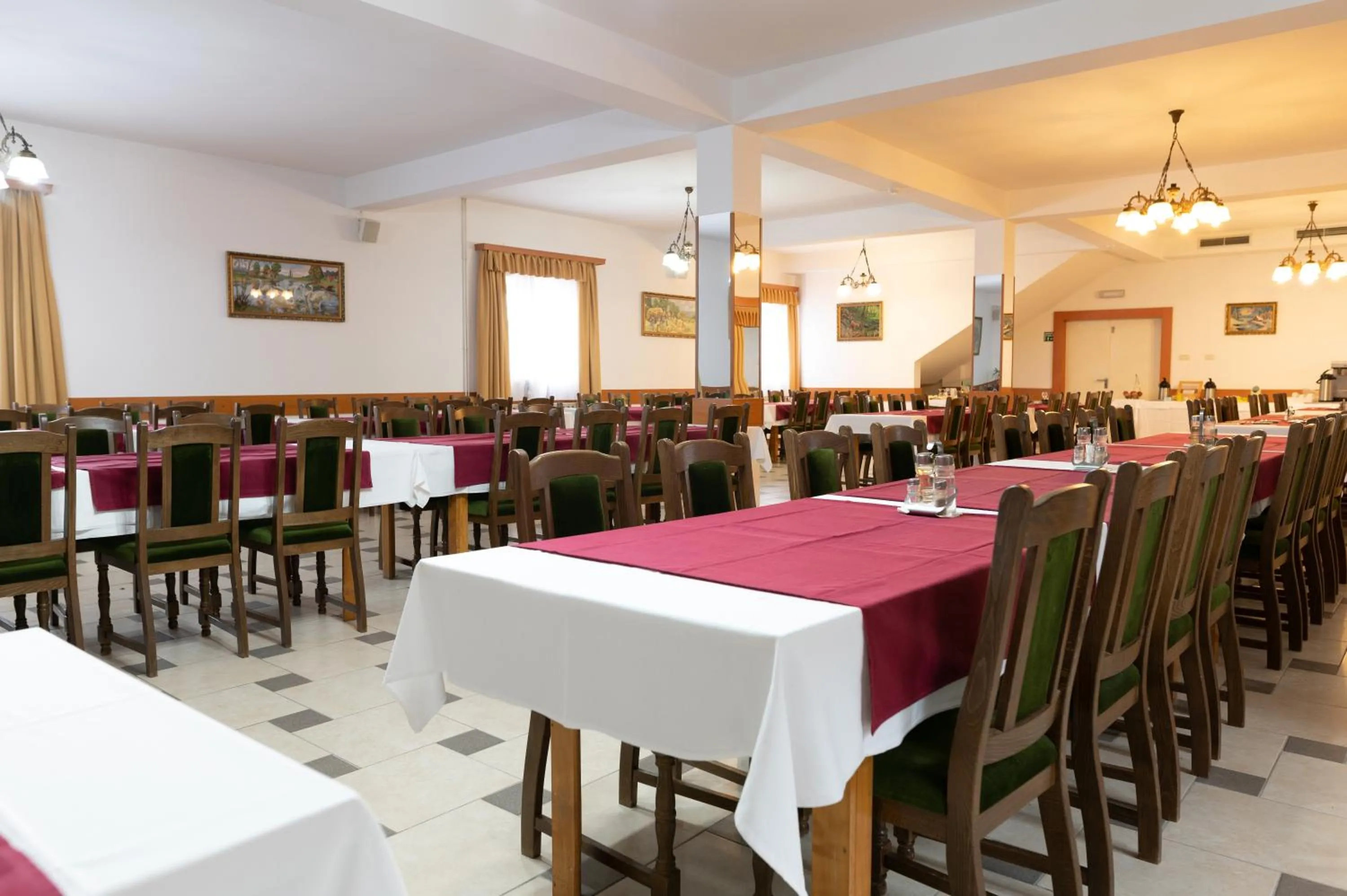 Restaurant/places to eat in Hotel Mirni Kutak