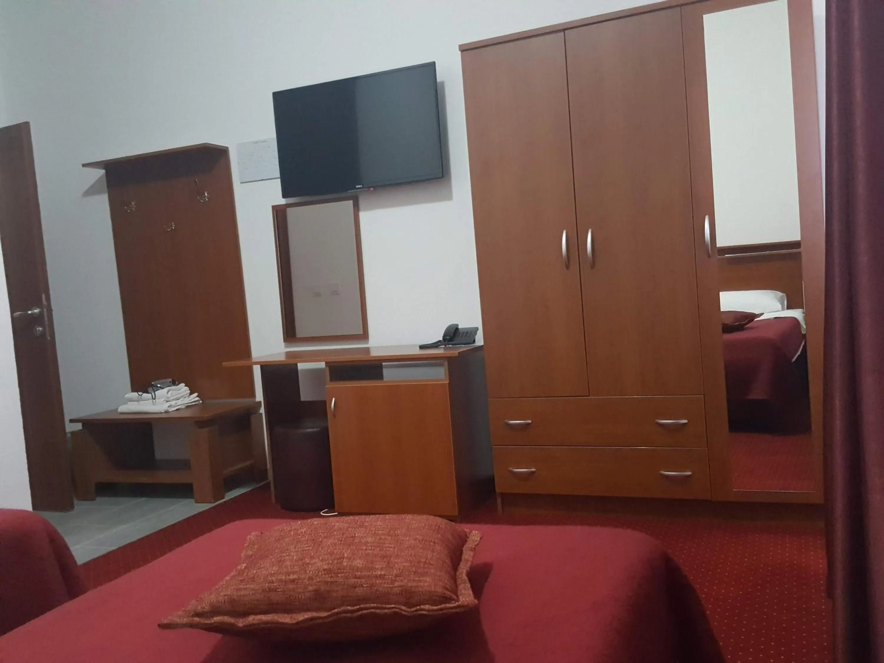 TV and multimedia in Hotel Mirni Kutak