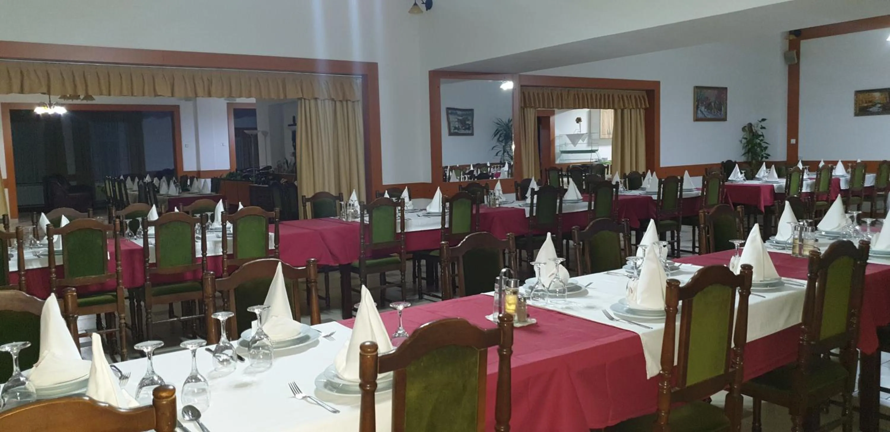 Restaurant/places to eat in Hotel Mirni Kutak