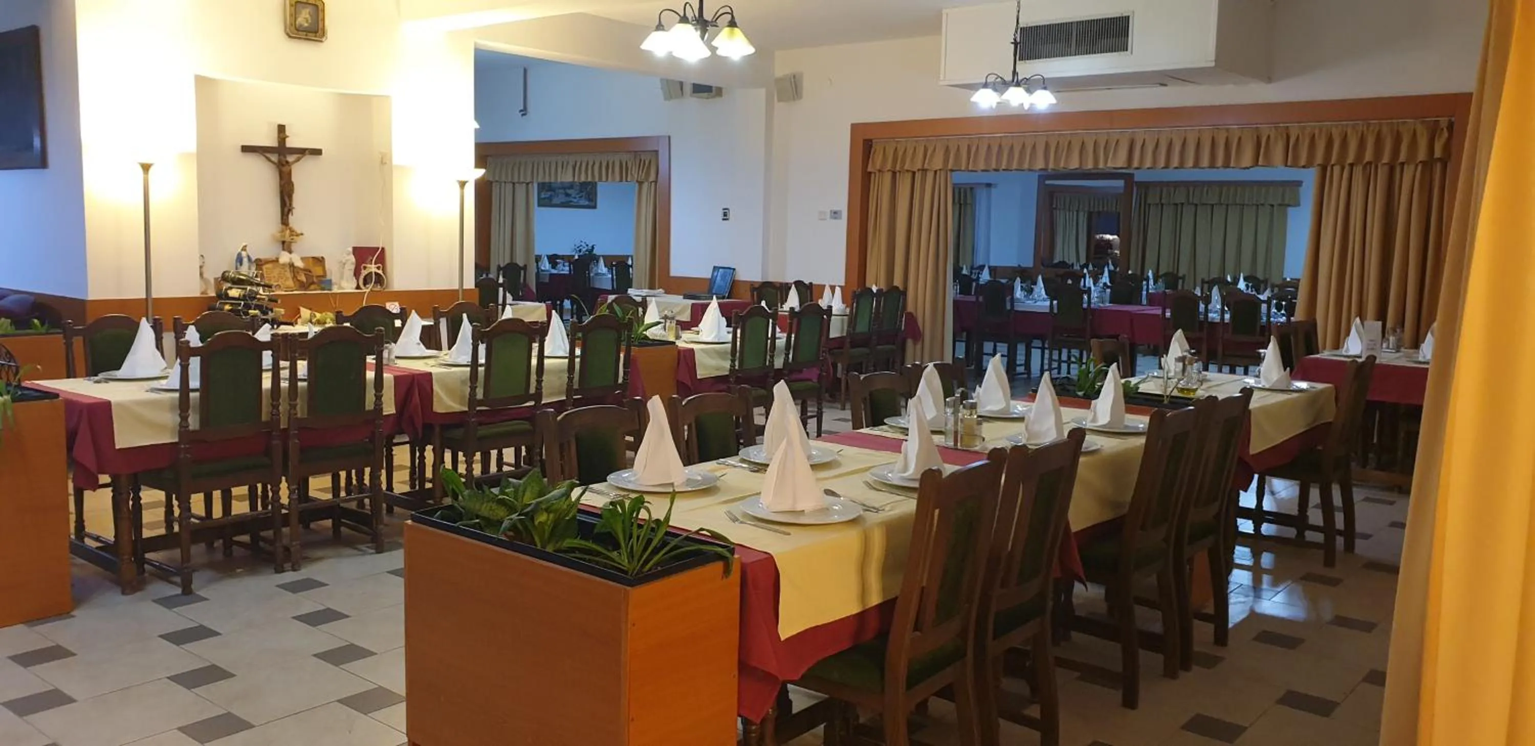 Restaurant/places to eat in Hotel Mirni Kutak