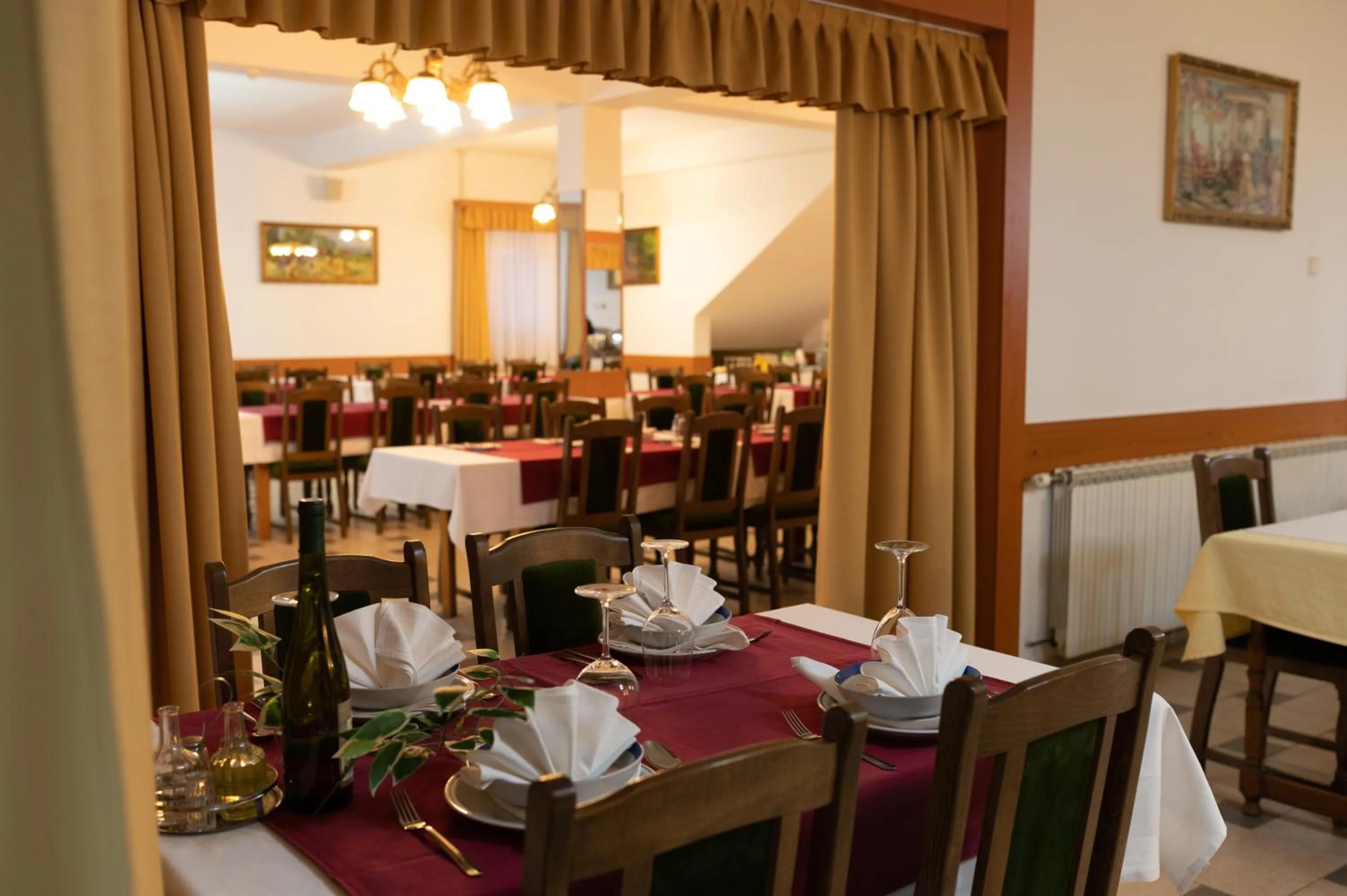 Restaurant/places to eat in Hotel Mirni Kutak