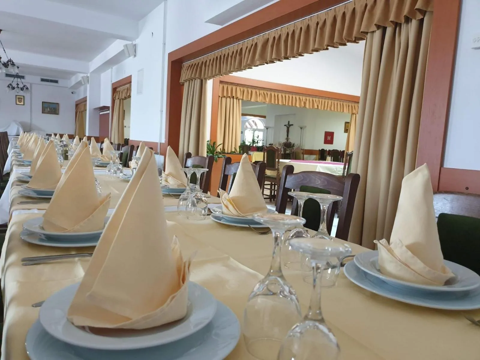 Restaurant/places to eat in Hotel Mirni Kutak