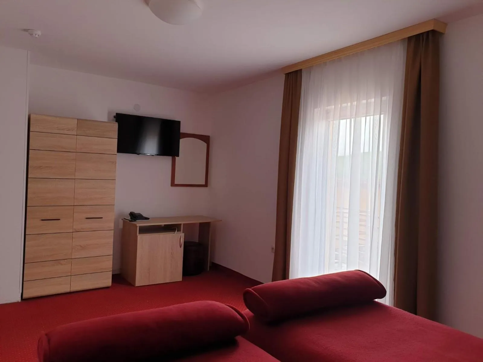 TV and multimedia, Bed in Hotel Mirni Kutak