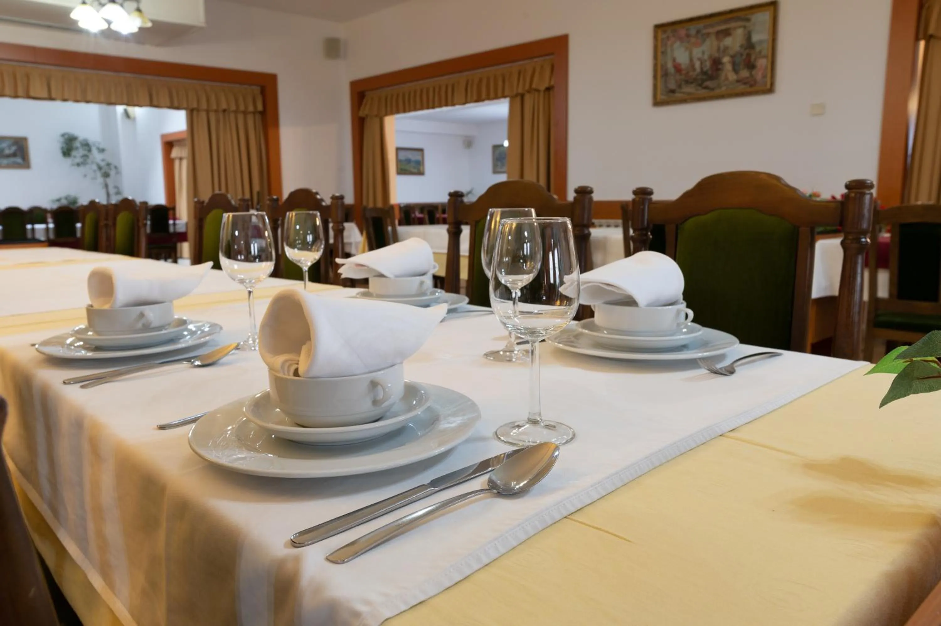Restaurant/places to eat in Hotel Mirni Kutak