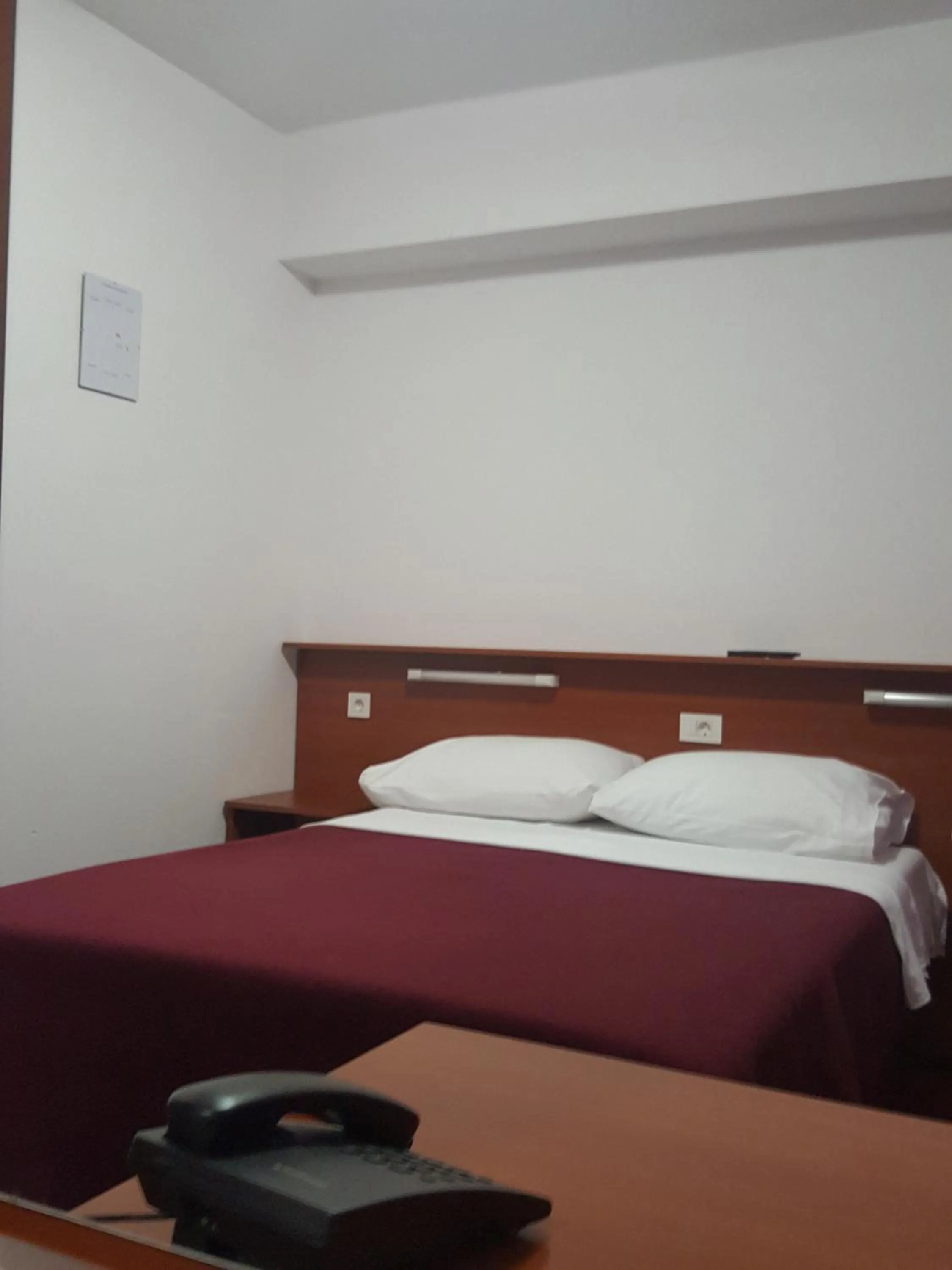 Bedroom, Bed in Hotel Mirni Kutak