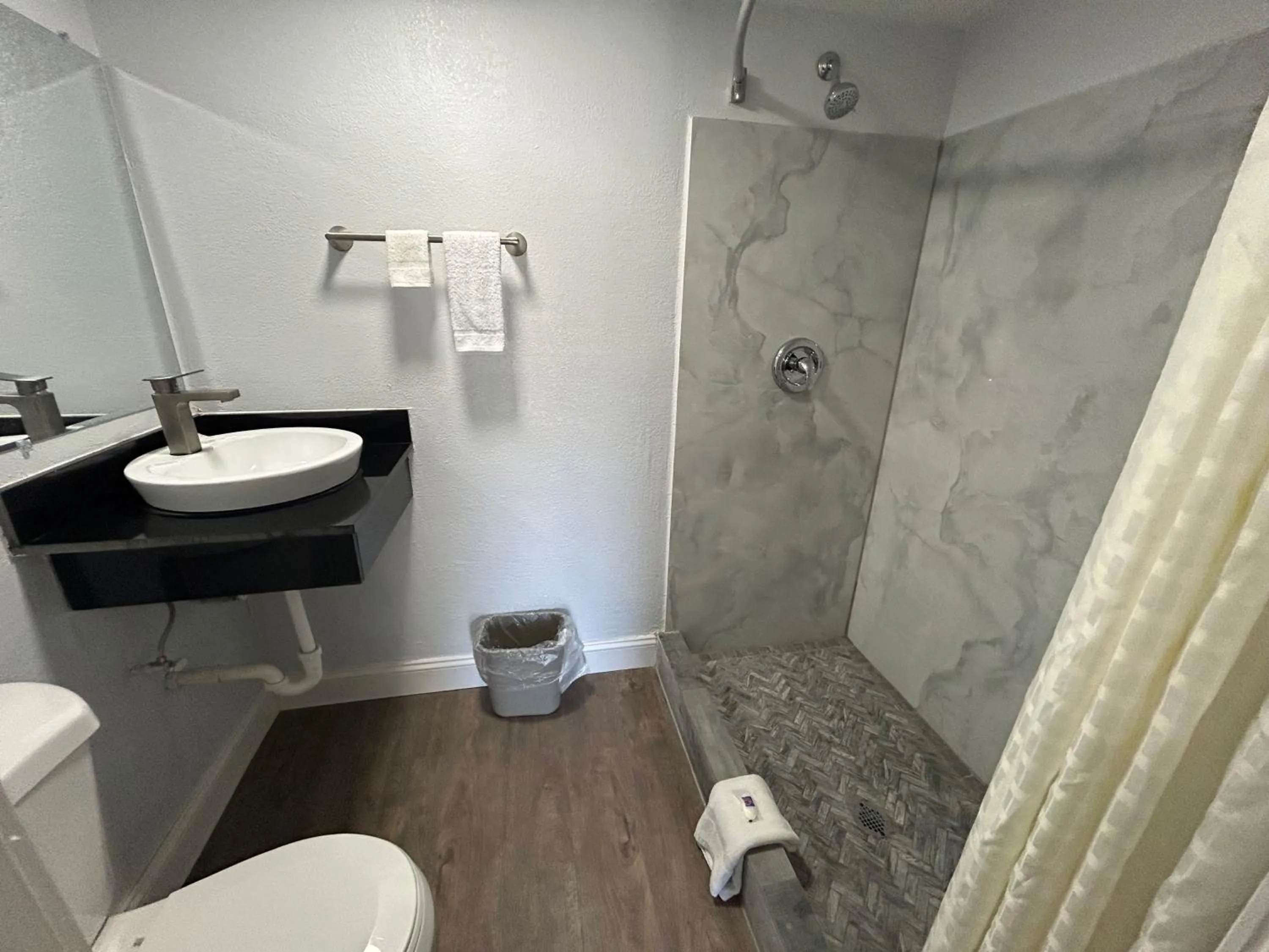 Bathroom in Motel 6 Ponca City, OK