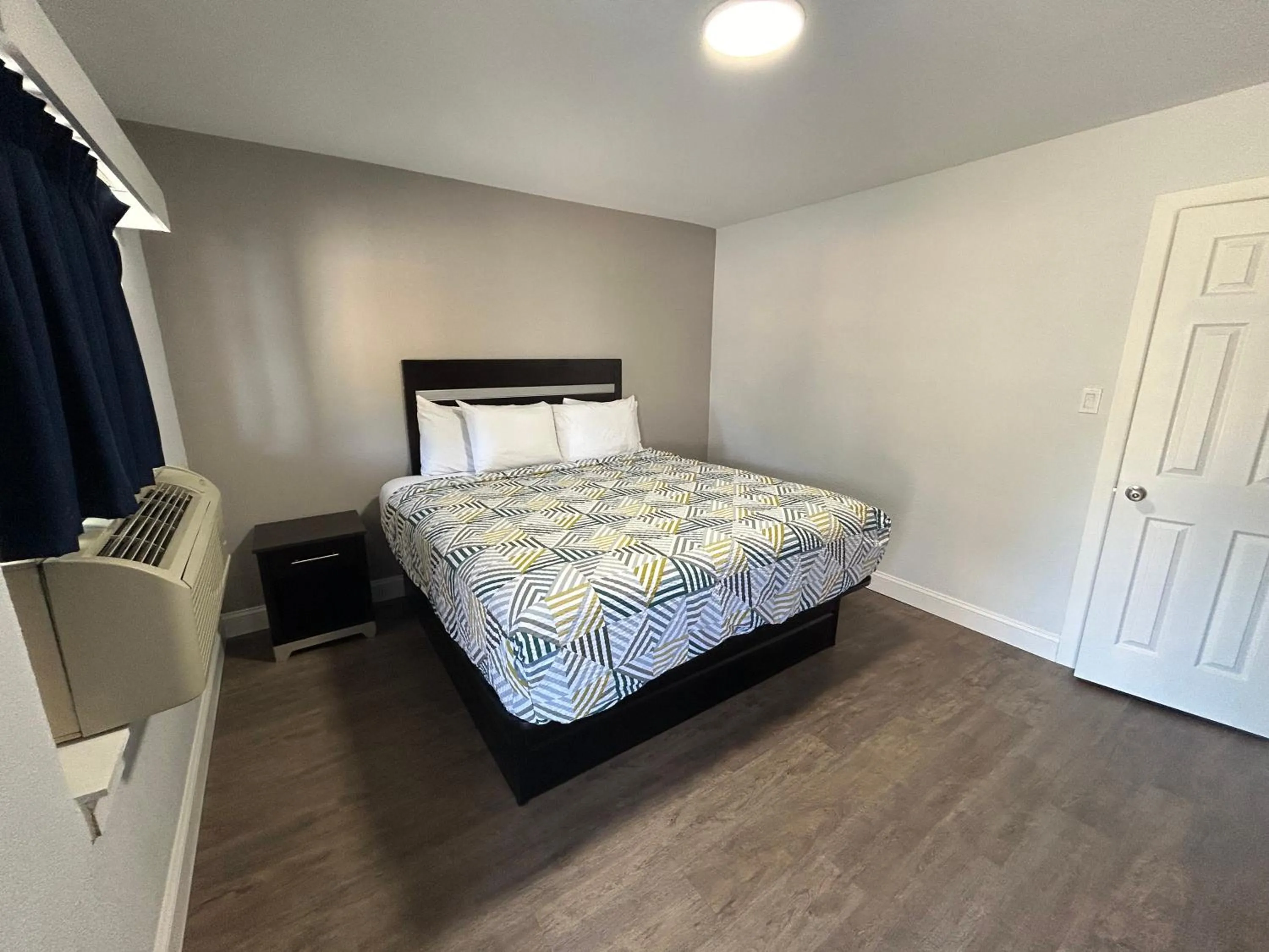 Bedroom, Bed in Motel 6 Ponca City, OK