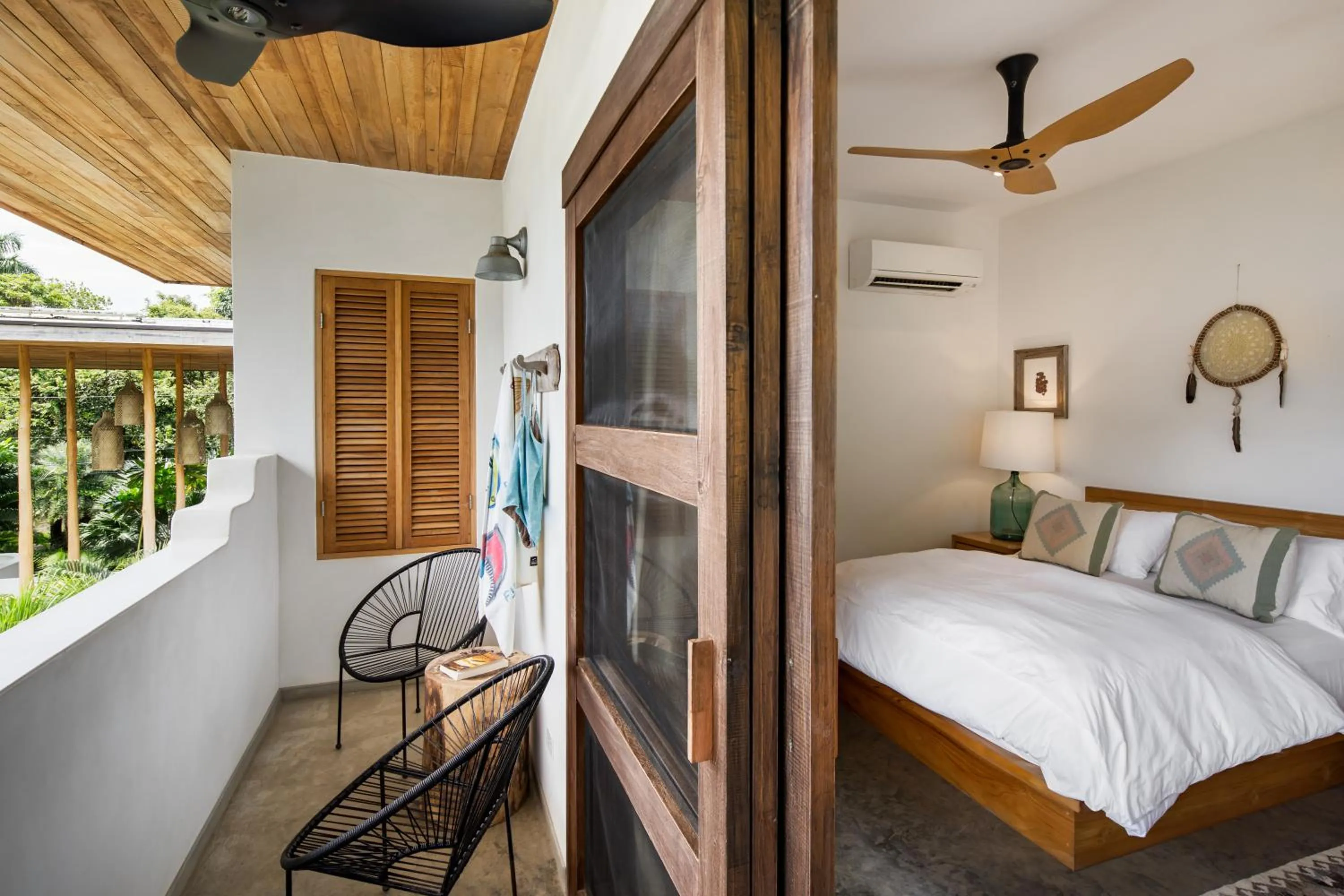 Patio, Bed in The Nomadic Hotel