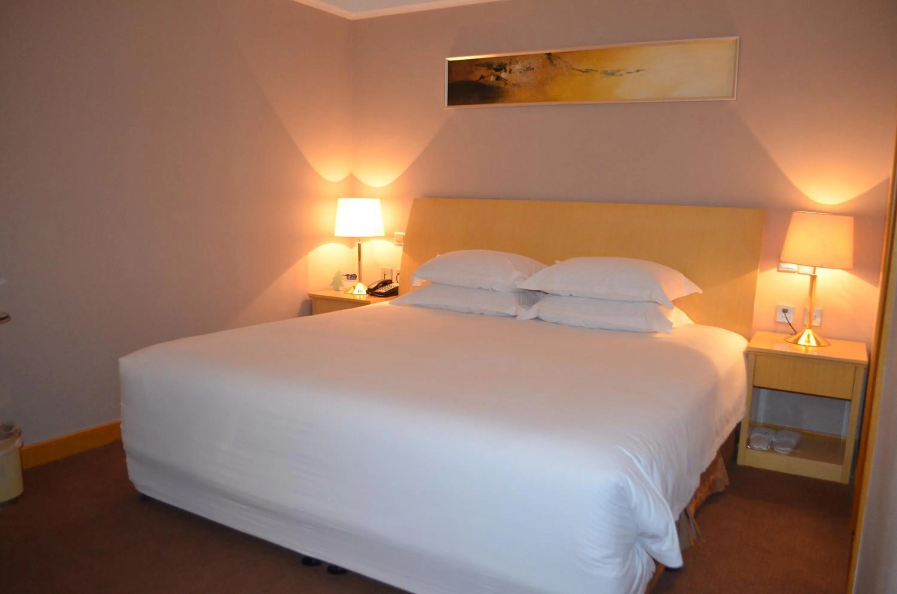 Bedroom, Bed in Hui Fu Jinling Hotel