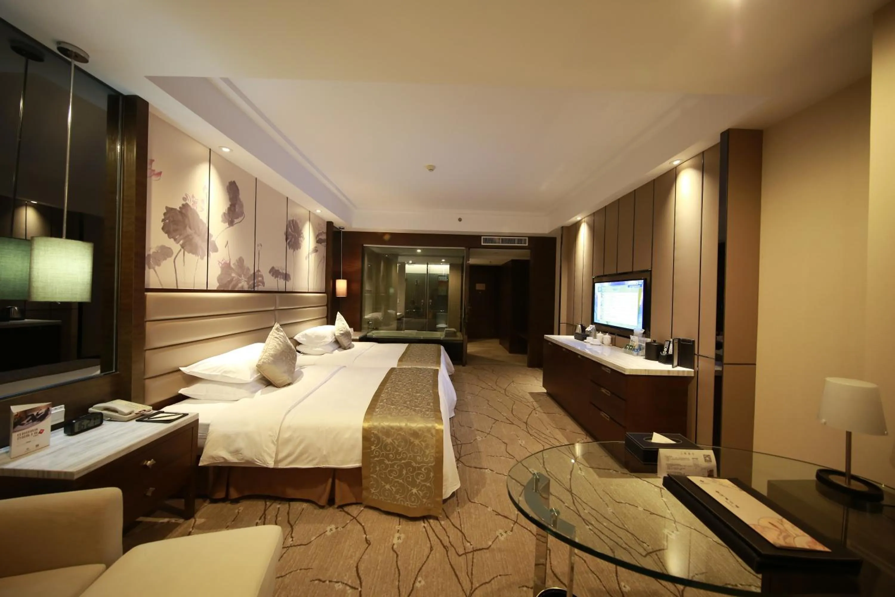 Bed in Huai'an Jinling Hotel