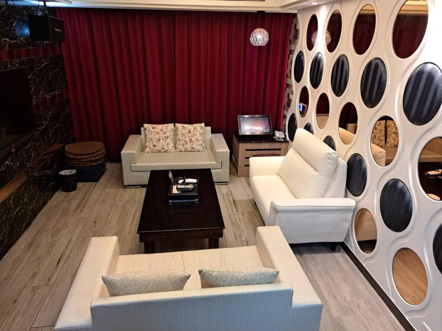 Seating area in Point Motel