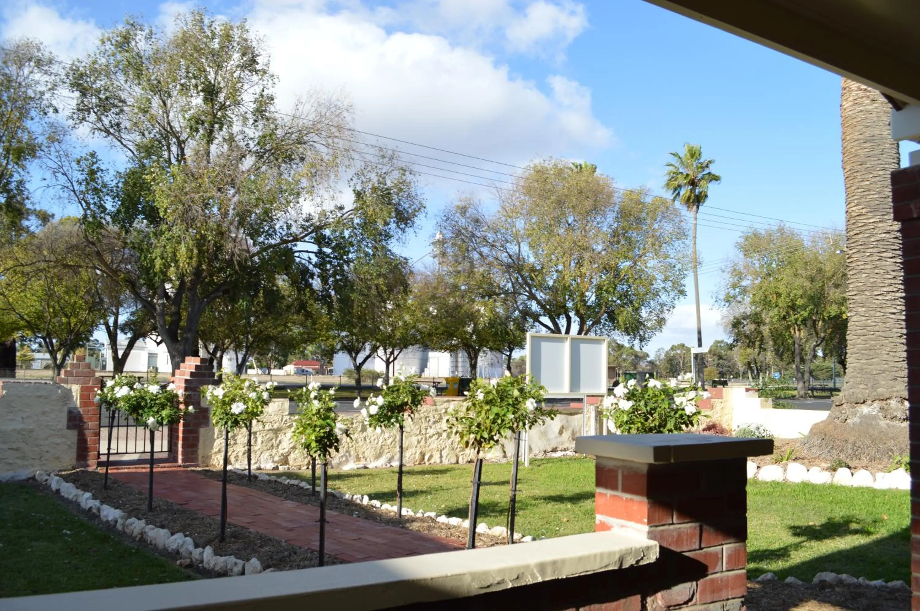 Garden in Two Cow Cottage Bed & Breakfast