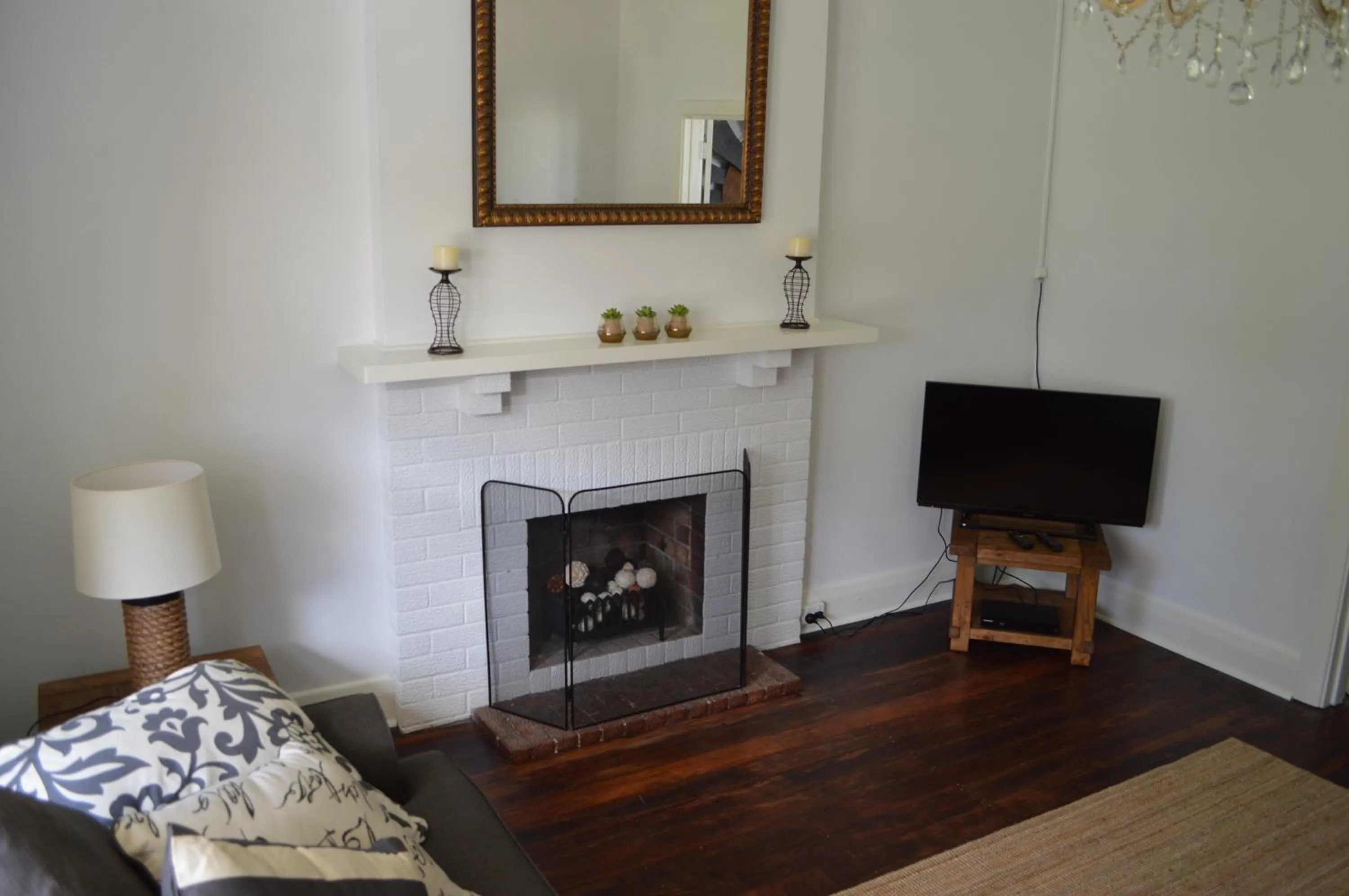 Lounge or bar in Two Cow Cottage Bed & Breakfast