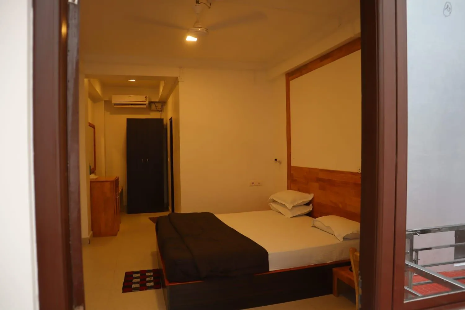 Bed in Coconhuts Beach Resort