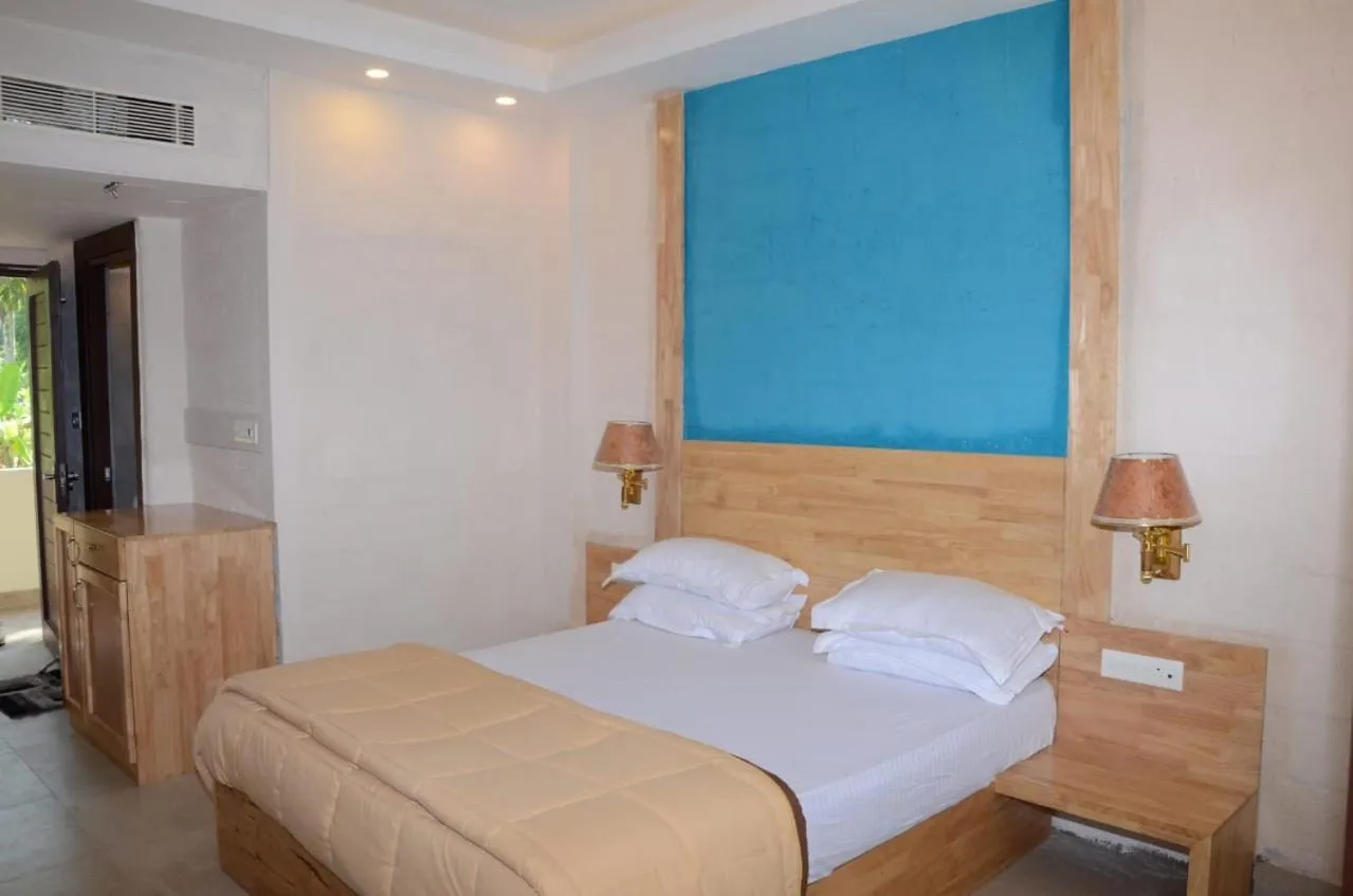 Bed in Coconhuts Beach Resort