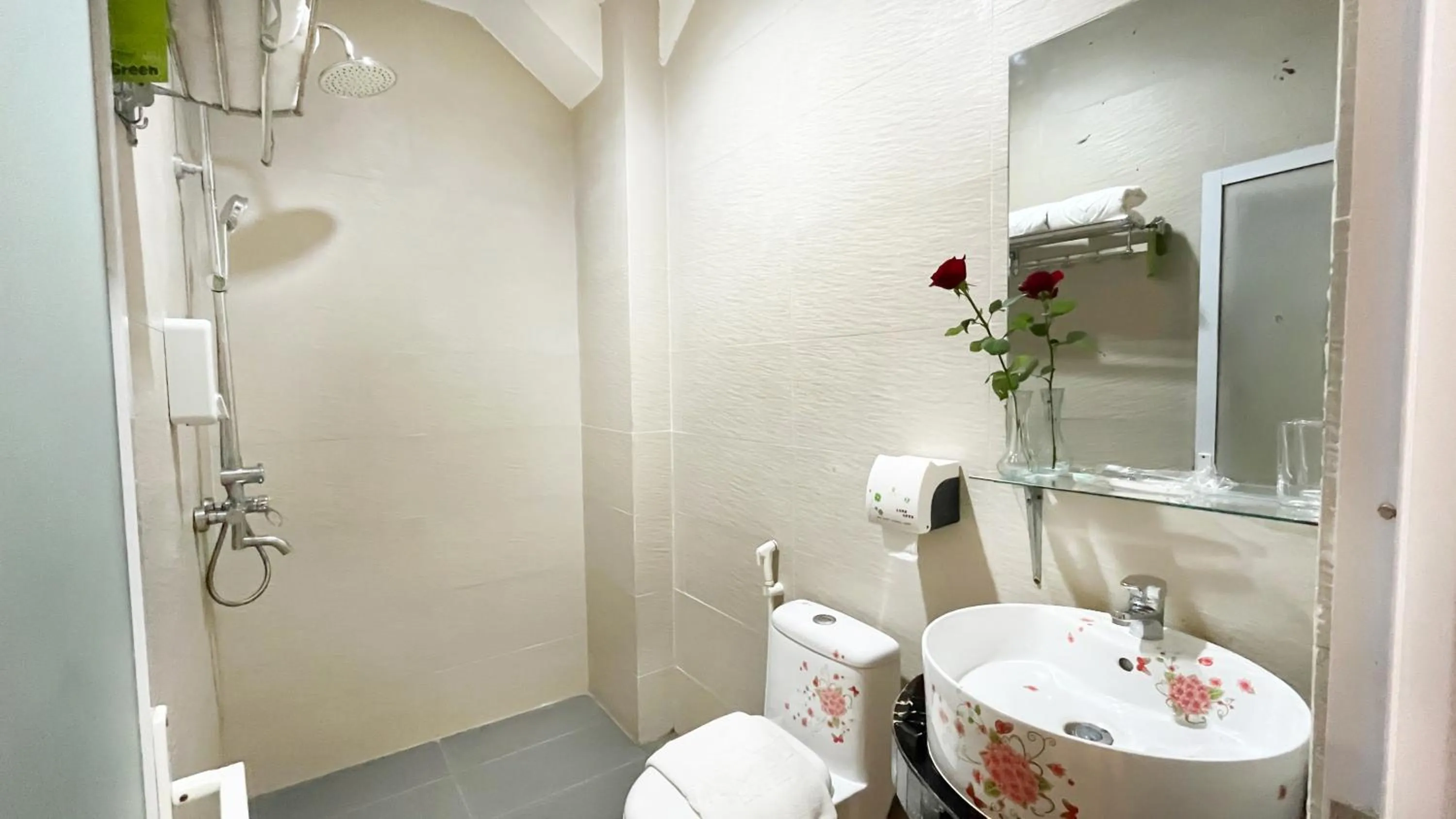 Shower in Sahid Vanilla Nagoya Batam